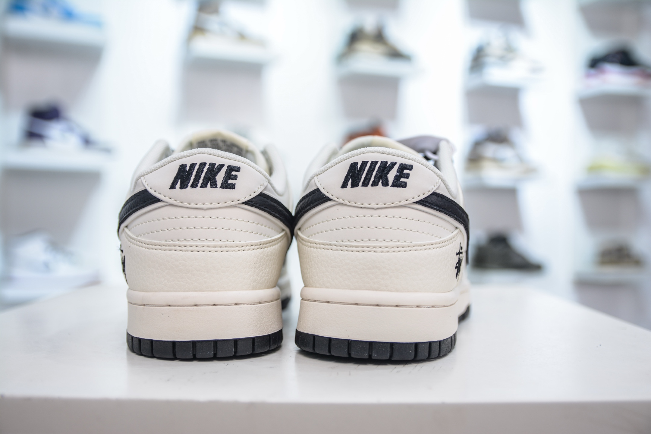 280 Nike SB Dunk Low X Stussy 斯图西联名-米白黑勾 JP1628-023-Chinese UA Cheap High Quatity Brand Clothes Bags handbags Sneakers wholesale wholesaler seller from China Factory suppliers Fashion Clothing Shoes best Quality Beautiful Price 280 Nike SB Dunk Low X Stussy 斯图西联名-米白黑勾 JP1628-023