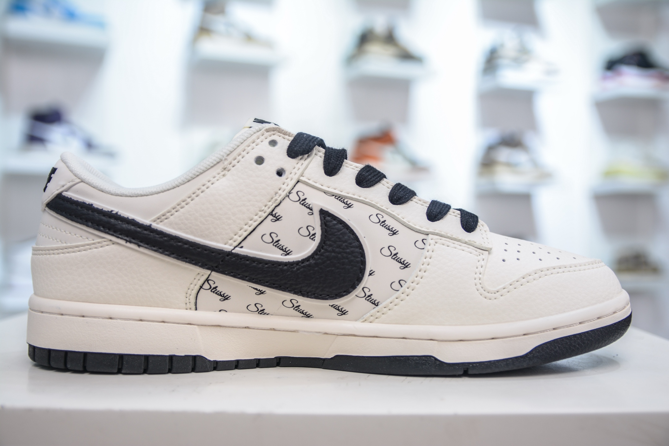 280 Nike SB Dunk Low X Stussy 斯图西联名-米白黑勾 JP1628-023-Chinese UA Cheap High Quatity Brand Clothes Bags handbags Sneakers wholesale wholesaler seller from China Factory suppliers Fashion Clothing Shoes best Quality Beautiful Price 280 Nike SB Dunk Low X Stussy 斯图西联名-米白黑勾 JP1628-023