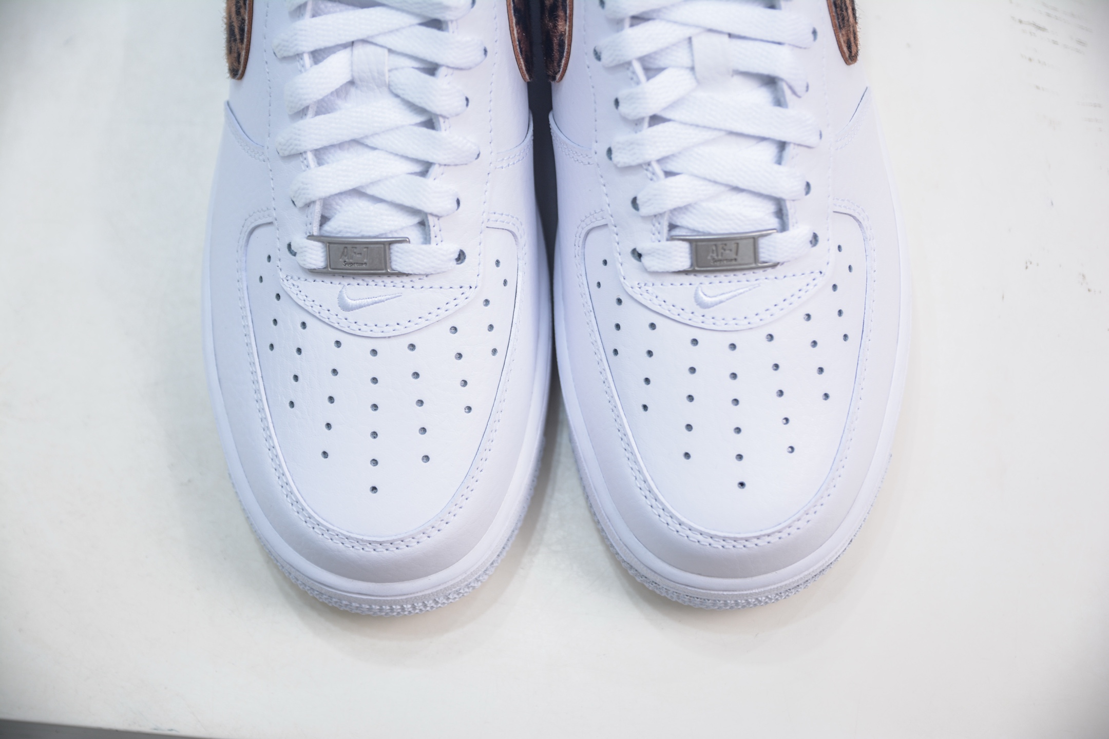 220 HY版纯原 Nike Air Force 1 Low 07 x superme 豹纹白 IM3483-100-Chinese UA Cheap High Quatity Brand Clothes Bags handbags Sneakers wholesale wholesaler seller from China Factory suppliers Fashion Clothing Shoes best Quality Beautiful Price 220 HY版纯原 Nike Air Force 1 Low 07 x superme 豹纹白 IM3483-100