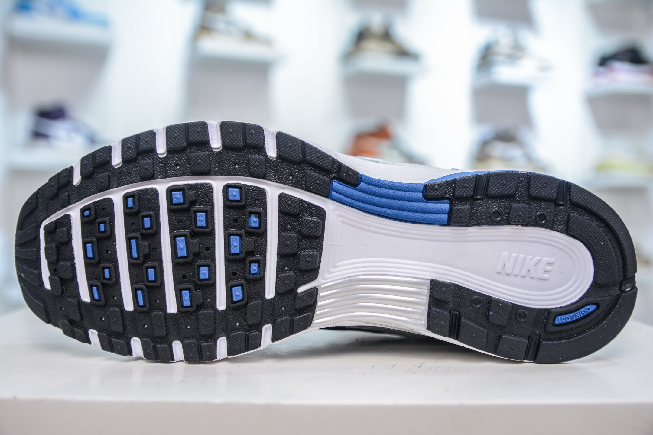 180 X版纯原 NK P-6000 系列低帮复古老爹风休闲运动舒适慢跑鞋 BV1021-001-Chinese UA Cheap High Quatity Brand Clothes Bags handbags Sneakers wholesale wholesaler seller from China Factory suppliers Fashion Clothing Shoes best Quality Beautiful Price 180 X版纯原 NK P-6000 系列低帮复古老爹风休闲运动舒适慢跑鞋 BV1021-001