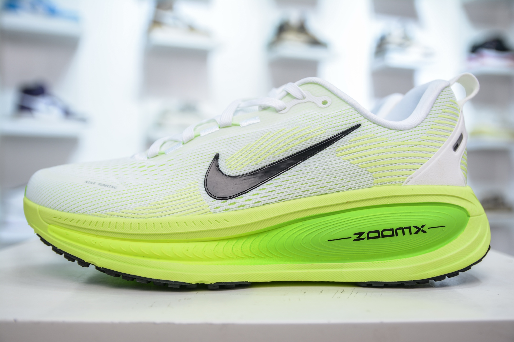 Nike Air Zoom Vomero 18 Running Shoes - Lightweight & Comfortable 1 i1751037738436 3224 0 0