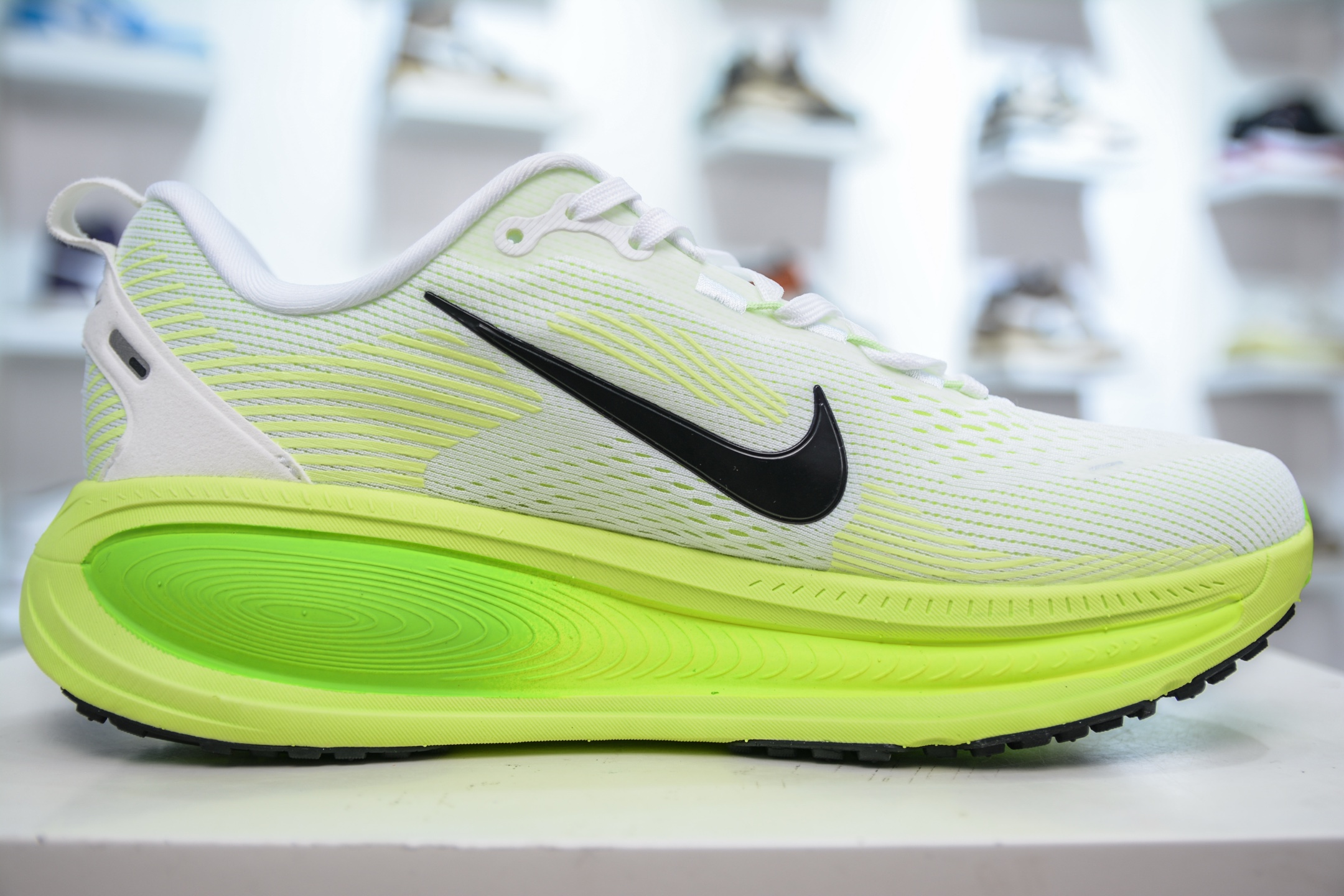 Nike Air Zoom Vomero 18 Running Shoes - Lightweight & Comfortable 5 i1751037738482 1806 0 4