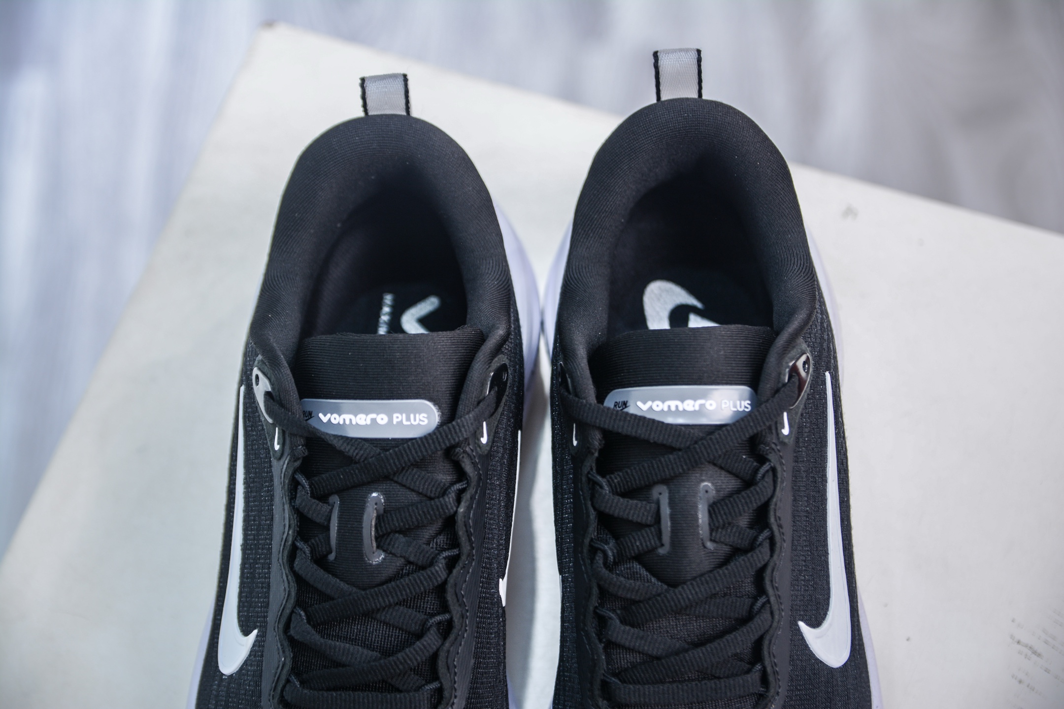 180 Nike Air Zoom Vomero PLUS HV8150-002-Chinese UA Cheap High Quatity Brand Clothes Bags handbags Sneakers wholesale wholesaler seller from China Factory suppliers Fashion Clothing Shoes best Quality Beautiful Price 180 Nike Air Zoom Vomero PLUS HV8150-002