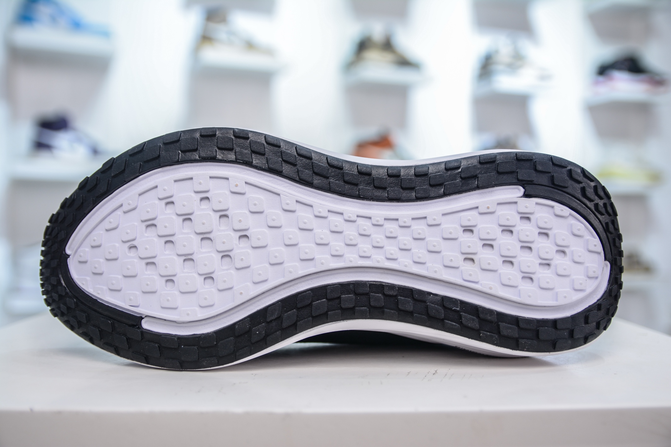 180 Nike Air Zoom Vomero PLUS HV8150-002-Chinese UA Cheap High Quatity Brand Clothes Bags handbags Sneakers wholesale wholesaler seller from China Factory suppliers Fashion Clothing Shoes best Quality Beautiful Price 180 Nike Air Zoom Vomero PLUS HV8150-002