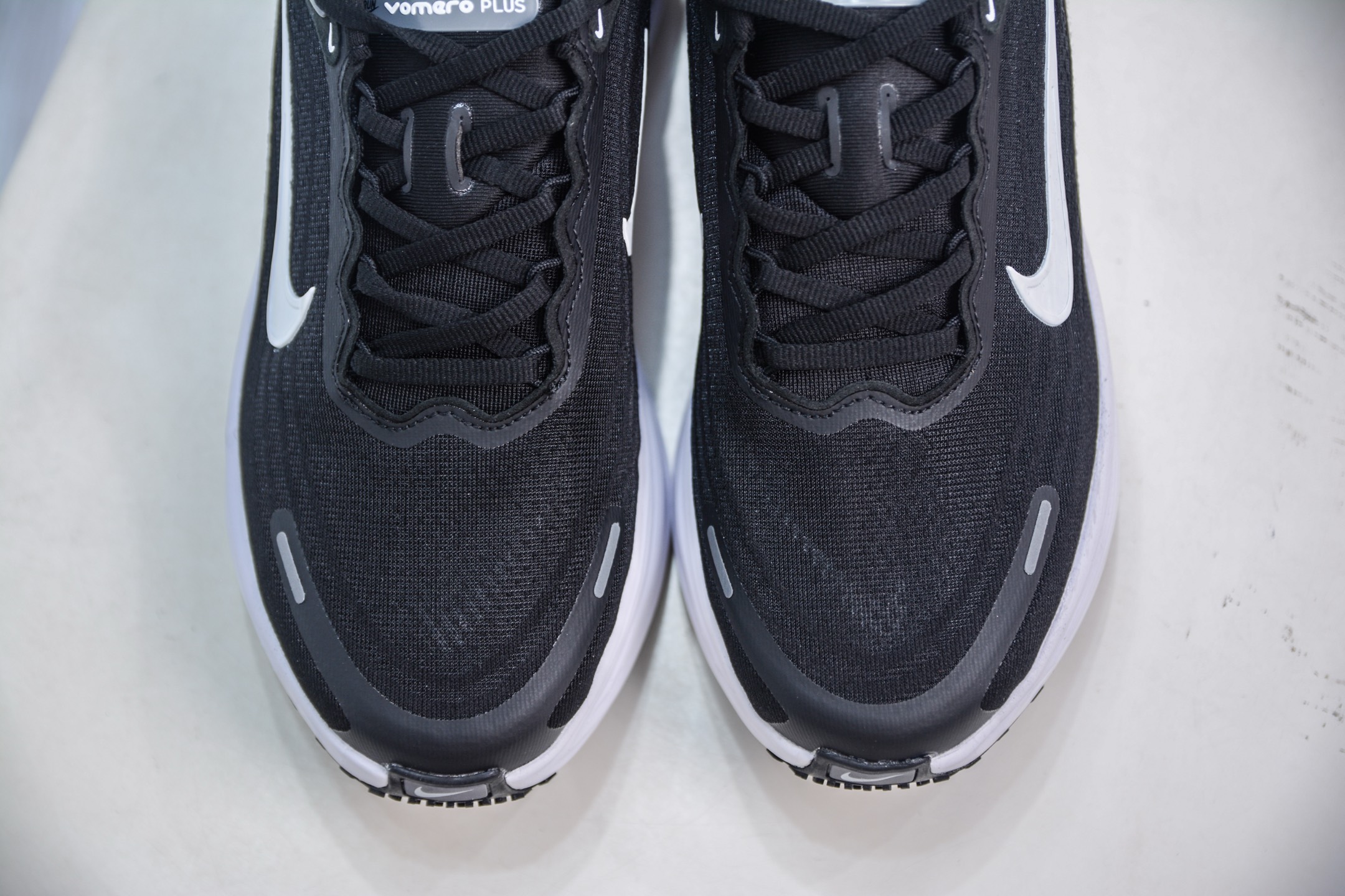 180 Nike Air Zoom Vomero PLUS HV8150-002-Chinese UA Cheap High Quatity Brand Clothes Bags handbags Sneakers wholesale wholesaler seller from China Factory suppliers Fashion Clothing Shoes best Quality Beautiful Price 180 Nike Air Zoom Vomero PLUS HV8150-002