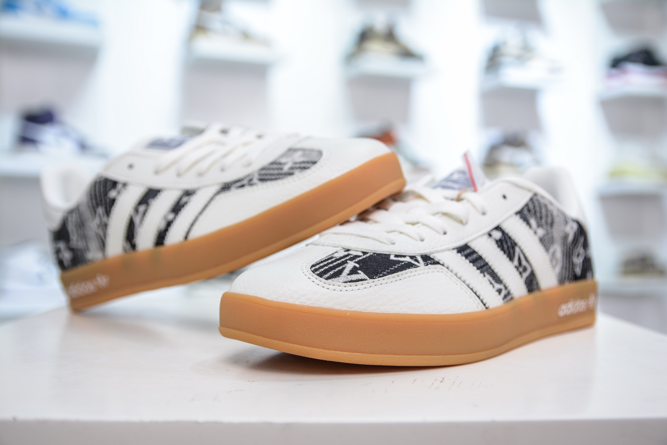 Adidas Samba OG x Louis Vuitton White Black Casual Sneakers 5 i1751037981708 156 0 3