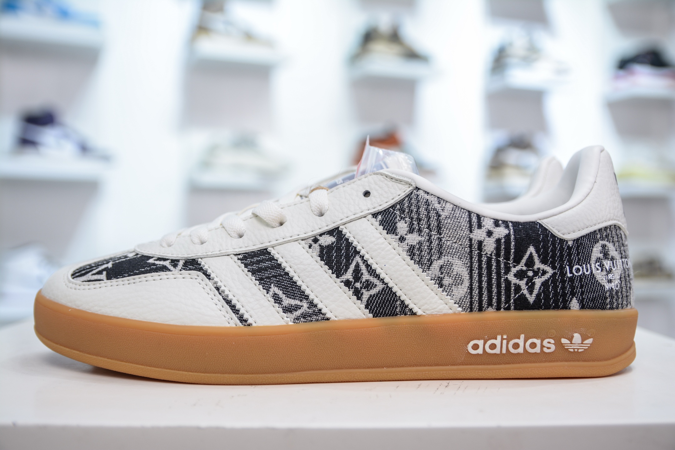 Adidas Samba OG x Louis Vuitton White Black Casual Sneakers 2 i1751037981722 6354 0 0