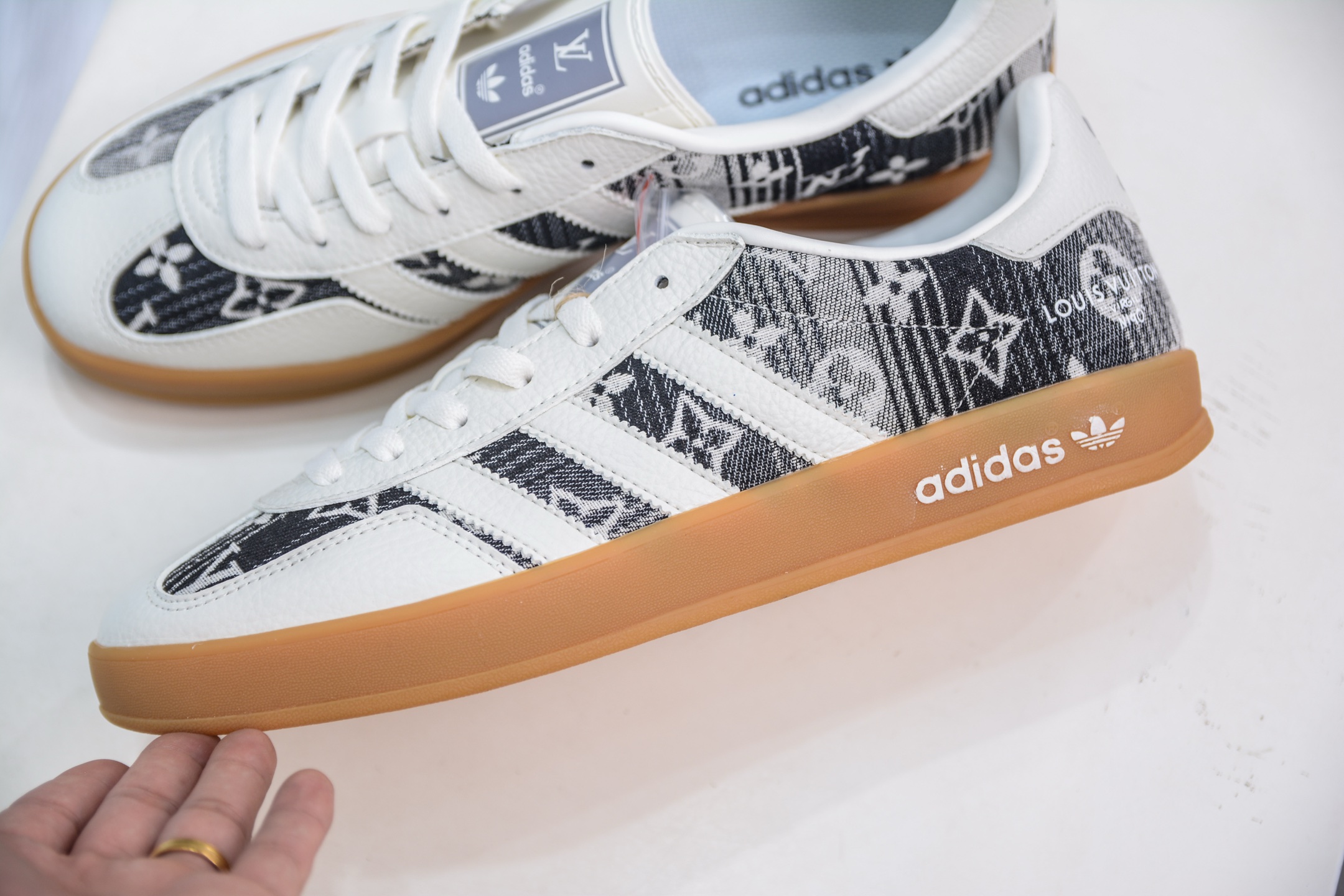 Adidas Samba OG x Louis Vuitton White Black Casual Sneakers 8 i1751037981781 6881 0 6
