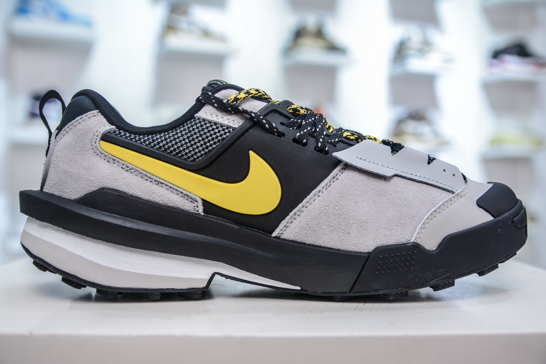 Sacai x Nike Zegamadome SP Sneaker - Functional Style, Premium Comfort 4 i1751038032132 8569 0 2