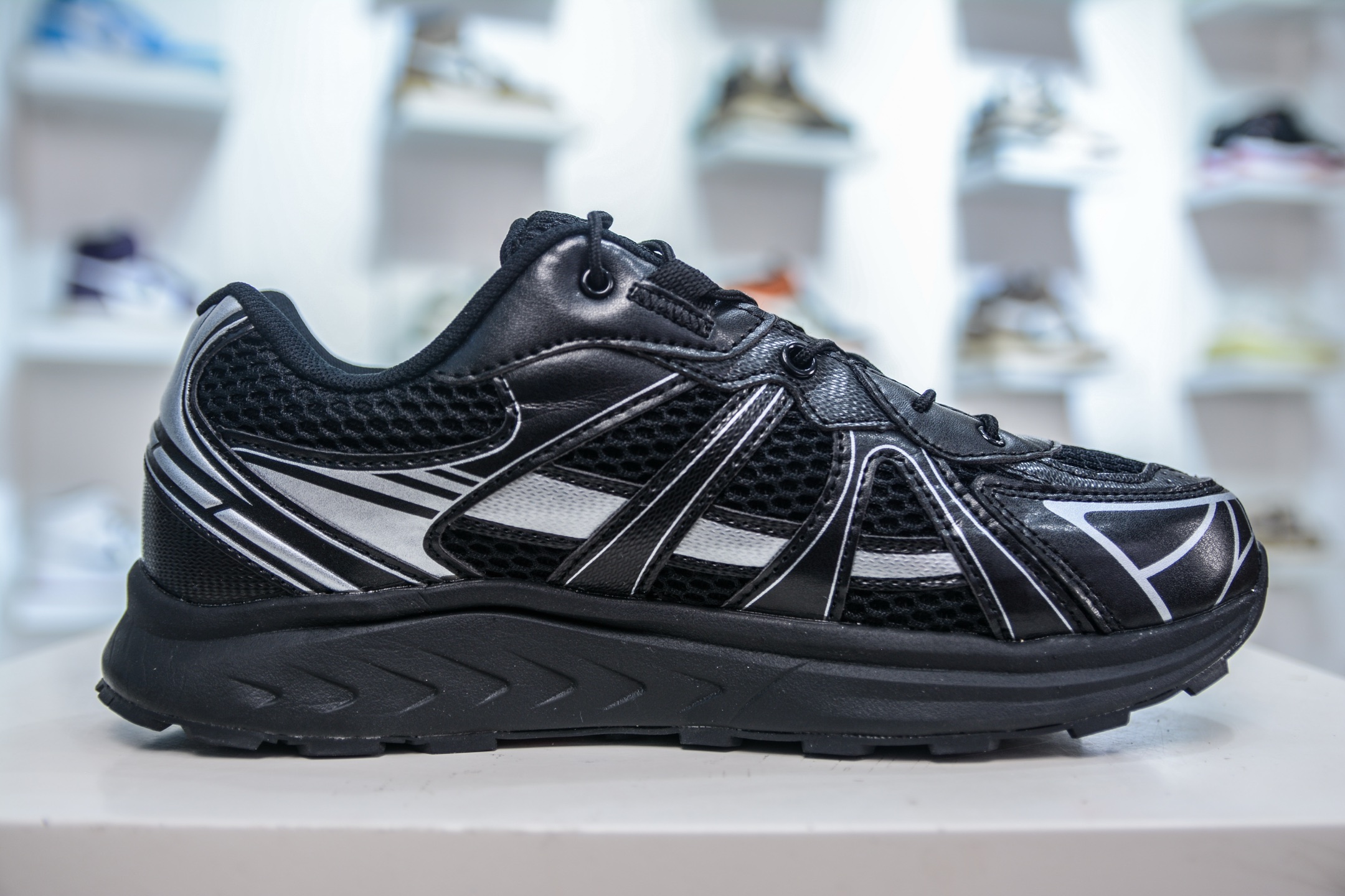 The North Face Solid Tech Low-Top Lifestyle Sneakers - Comfortable and Durable 4 i1751038564125 6699 0 2