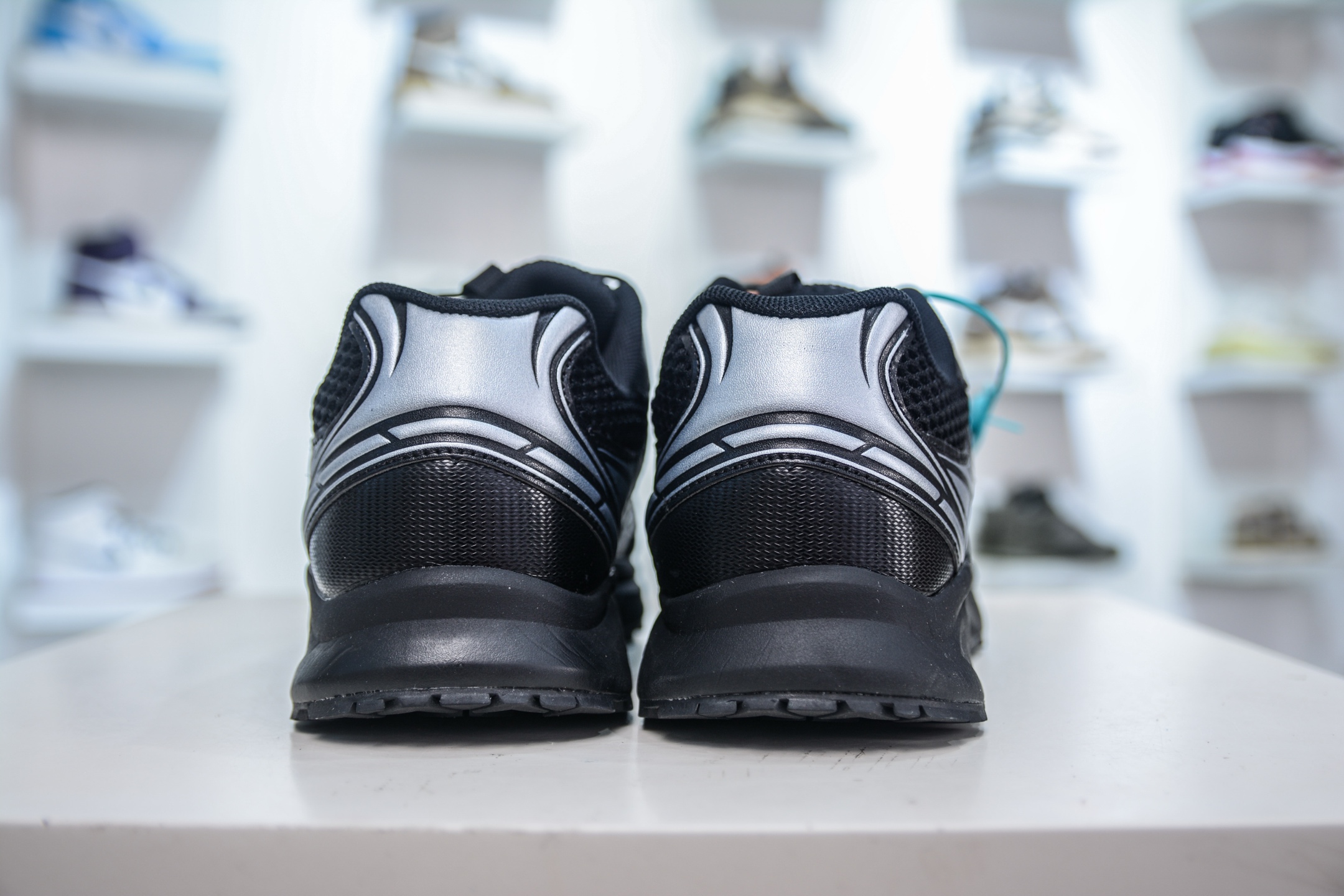 The North Face Solid Tech Low-Top Lifestyle Sneakers - Comfortable and Durable 3 i1751038564987 8846 0 1