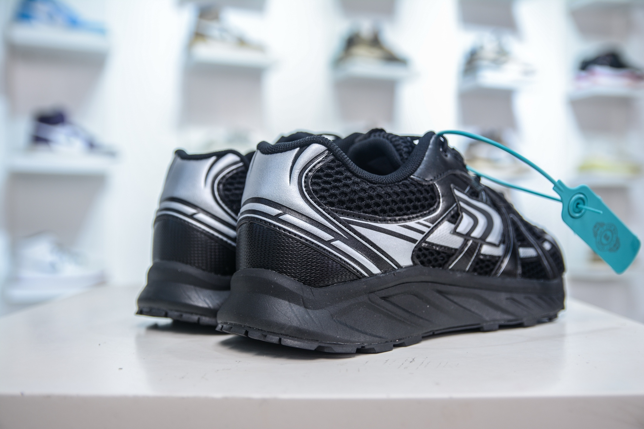 The North Face Solid Tech Low-Top Lifestyle Sneakers - Comfortable and Durable 7 i1751038565003 6279 0 5