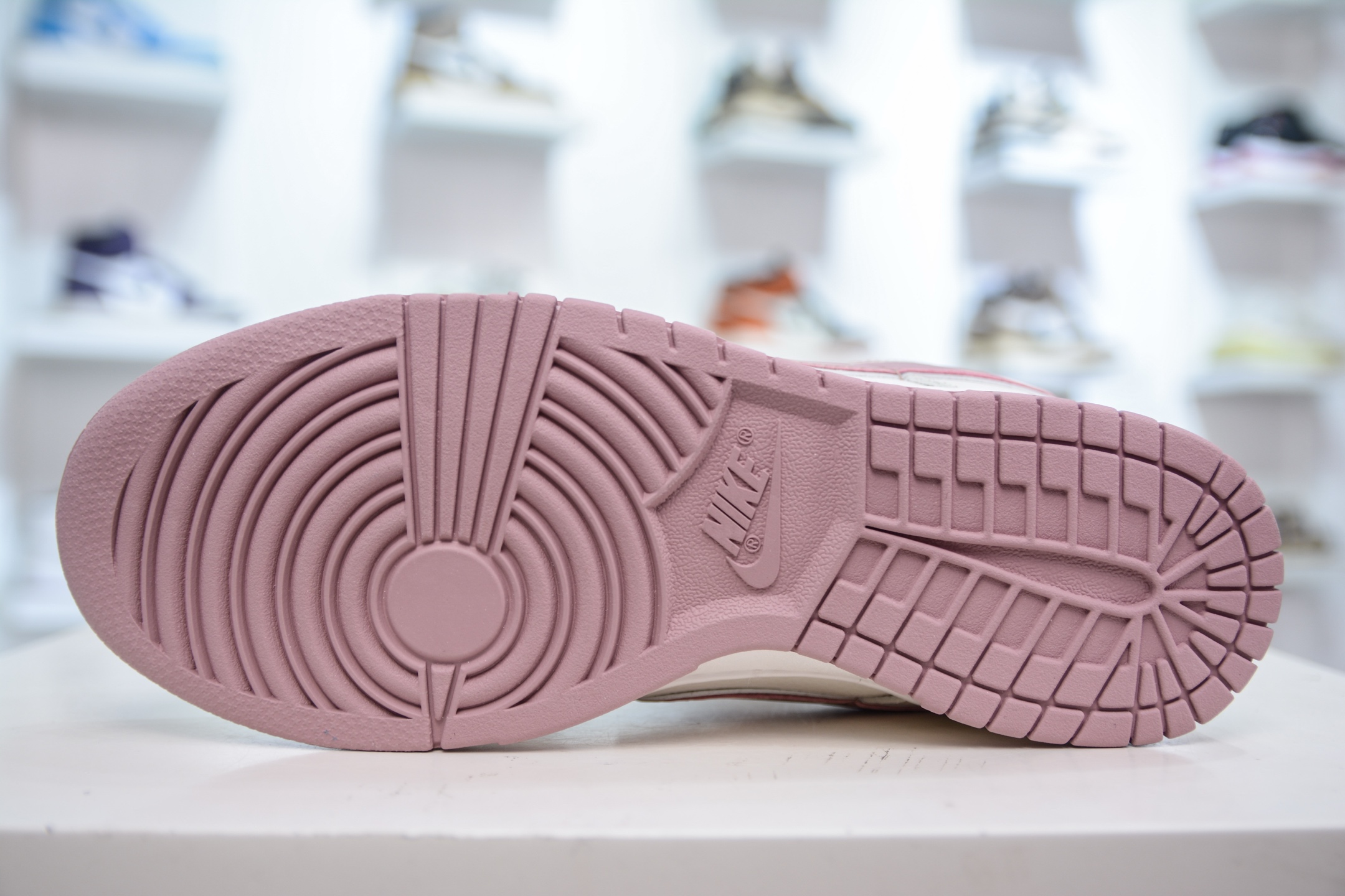 Nike SB Dunk Low x Supreme White/Pink Sneakers DY1503-006 Affordable Price 5 i1751038668499 8978 0 4