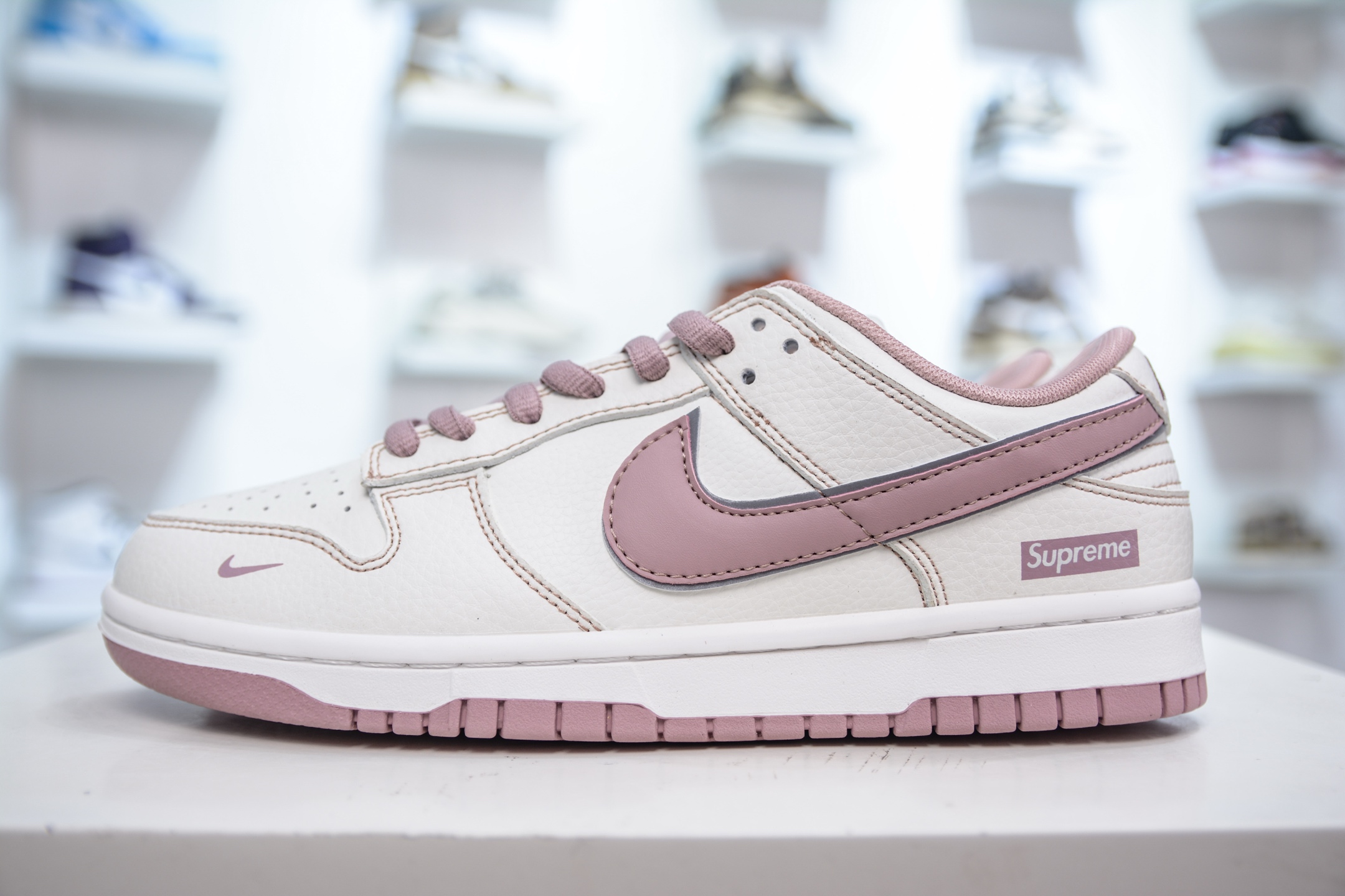 Nike SB Dunk Low x Supreme White/Pink Sneakers DY1503-006 Affordable Price 1 i1751038669404 7535 0 0