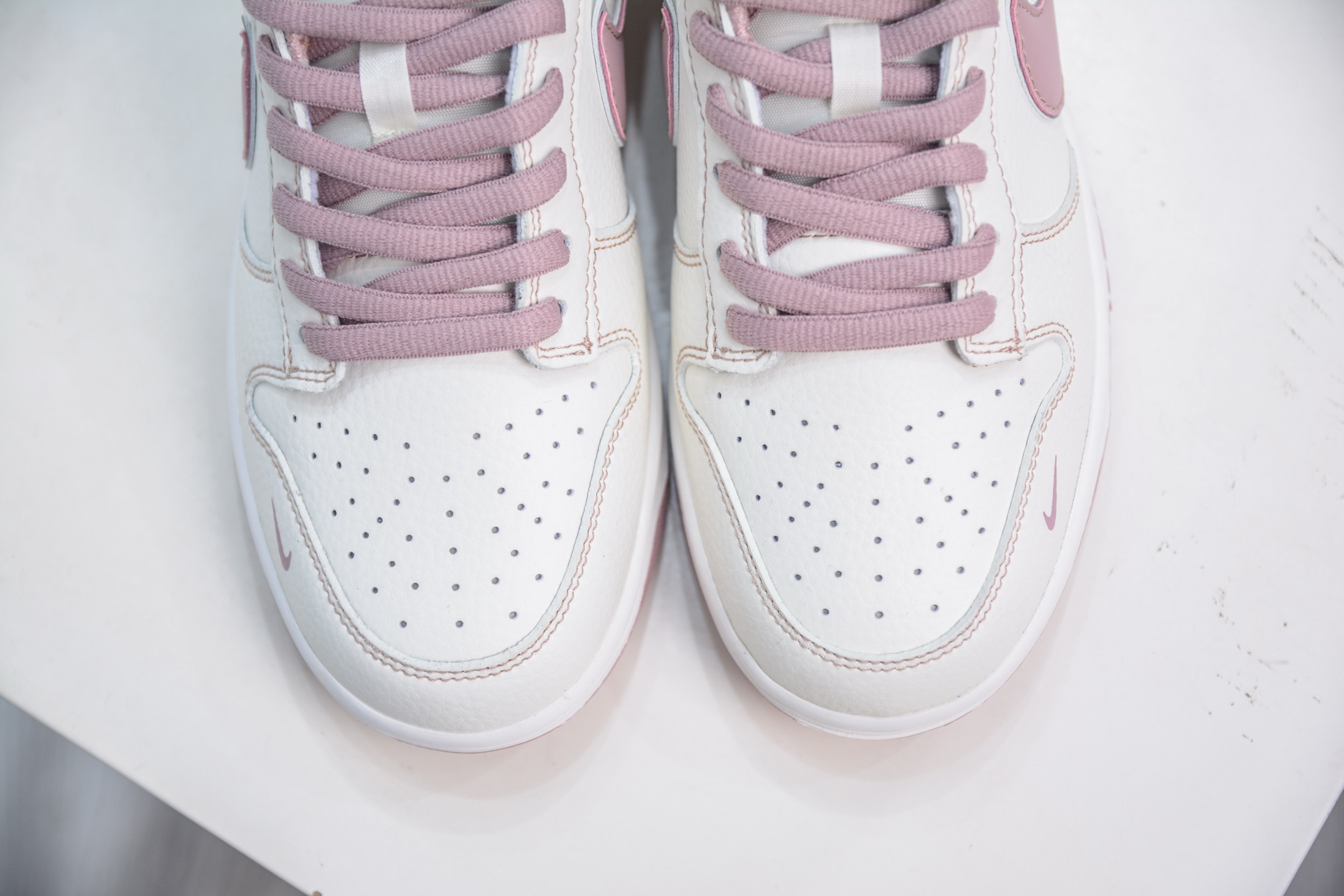 Nike SB Dunk Low x Supreme White/Pink Sneakers DY1503-006 Affordable Price 9 i1751038672995 7073 0 8