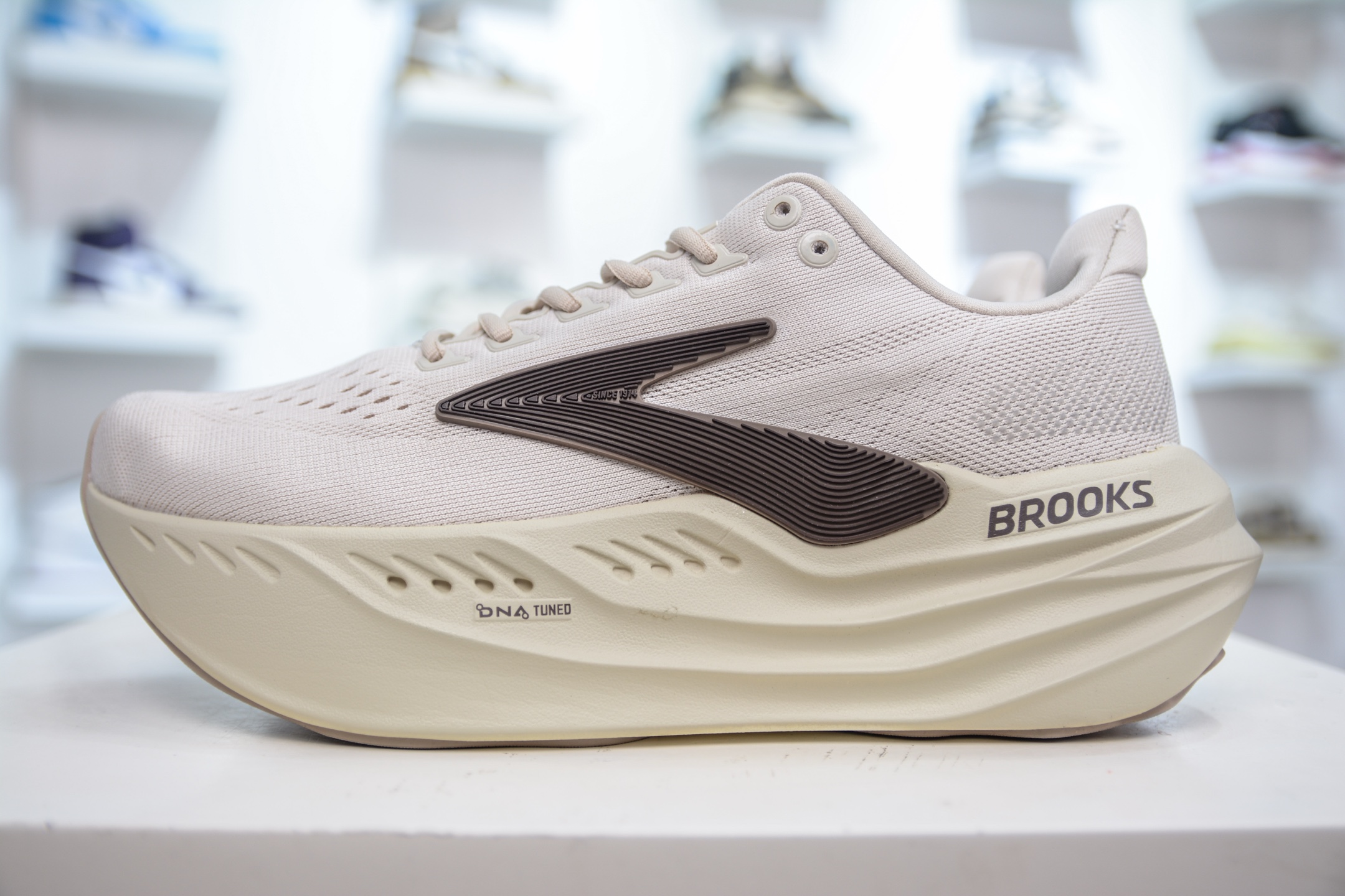 Brooks Glycerin Max Running Shoes: Comfort, Cushion, and Durable Outsole 2 i1751127385736 4417 0 0