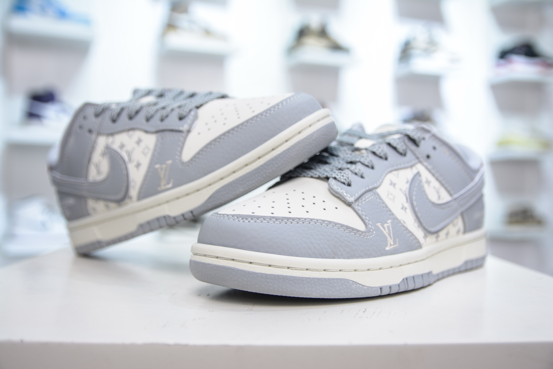 Nike SB Dunk Low x Louis Vuitton Grey White Designer Sneakers 4 i1751127504774 6520 0 3