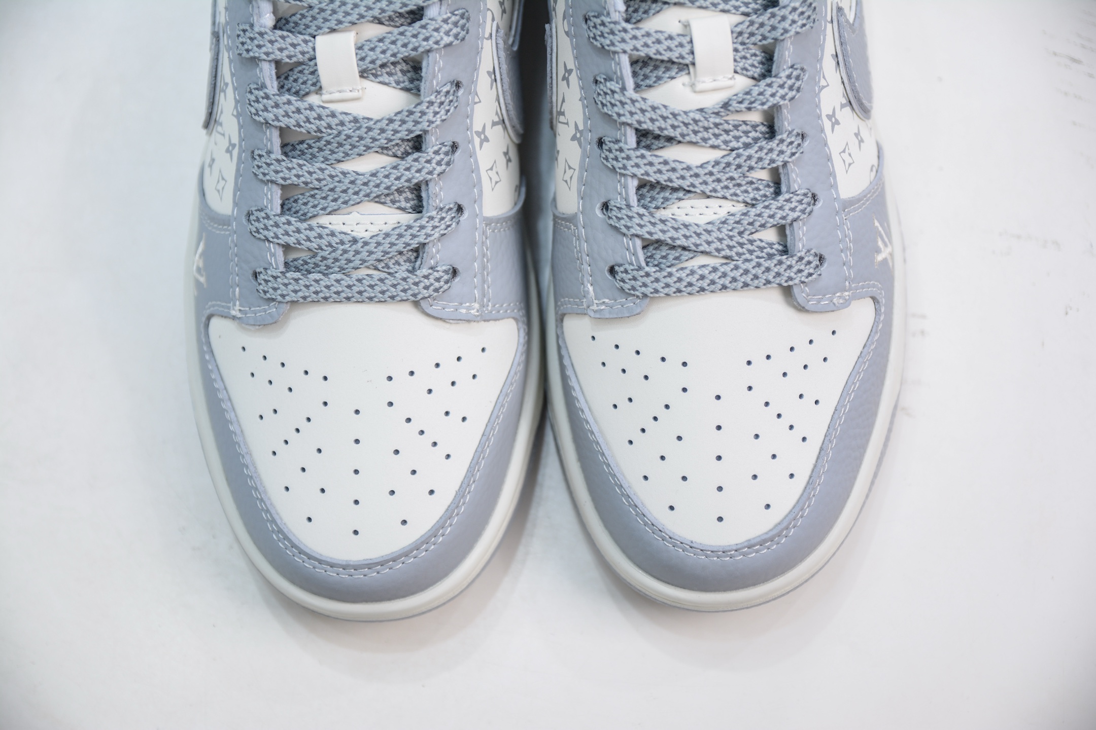 Nike SB Dunk Low x Louis Vuitton Grey White Designer Sneakers 9 i1751127506036 9559 0 7