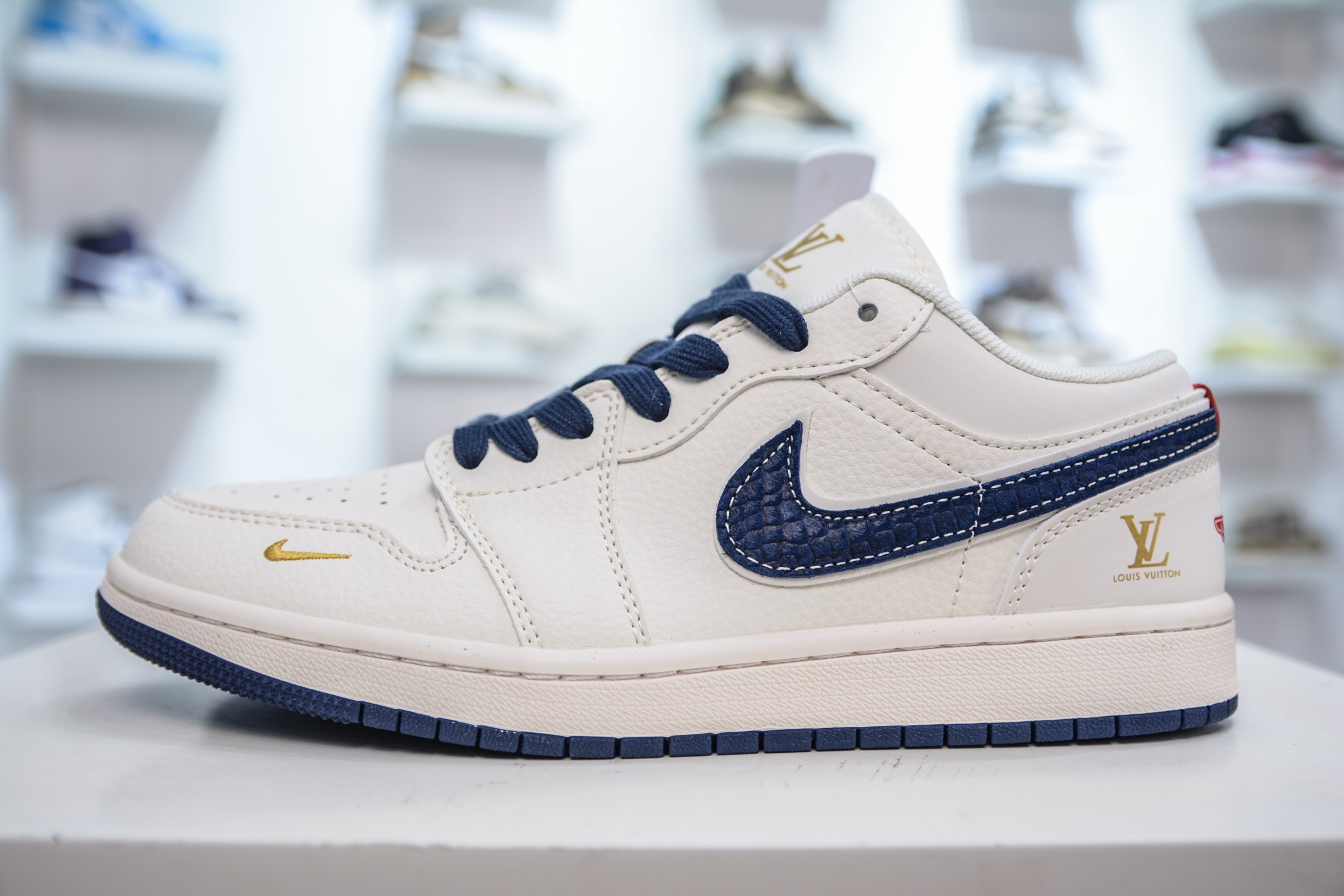 Air Jordan 1 Low x Louis Vuitton Custom Sneakers - White/Blue 2 i1751127673877 958 0 0