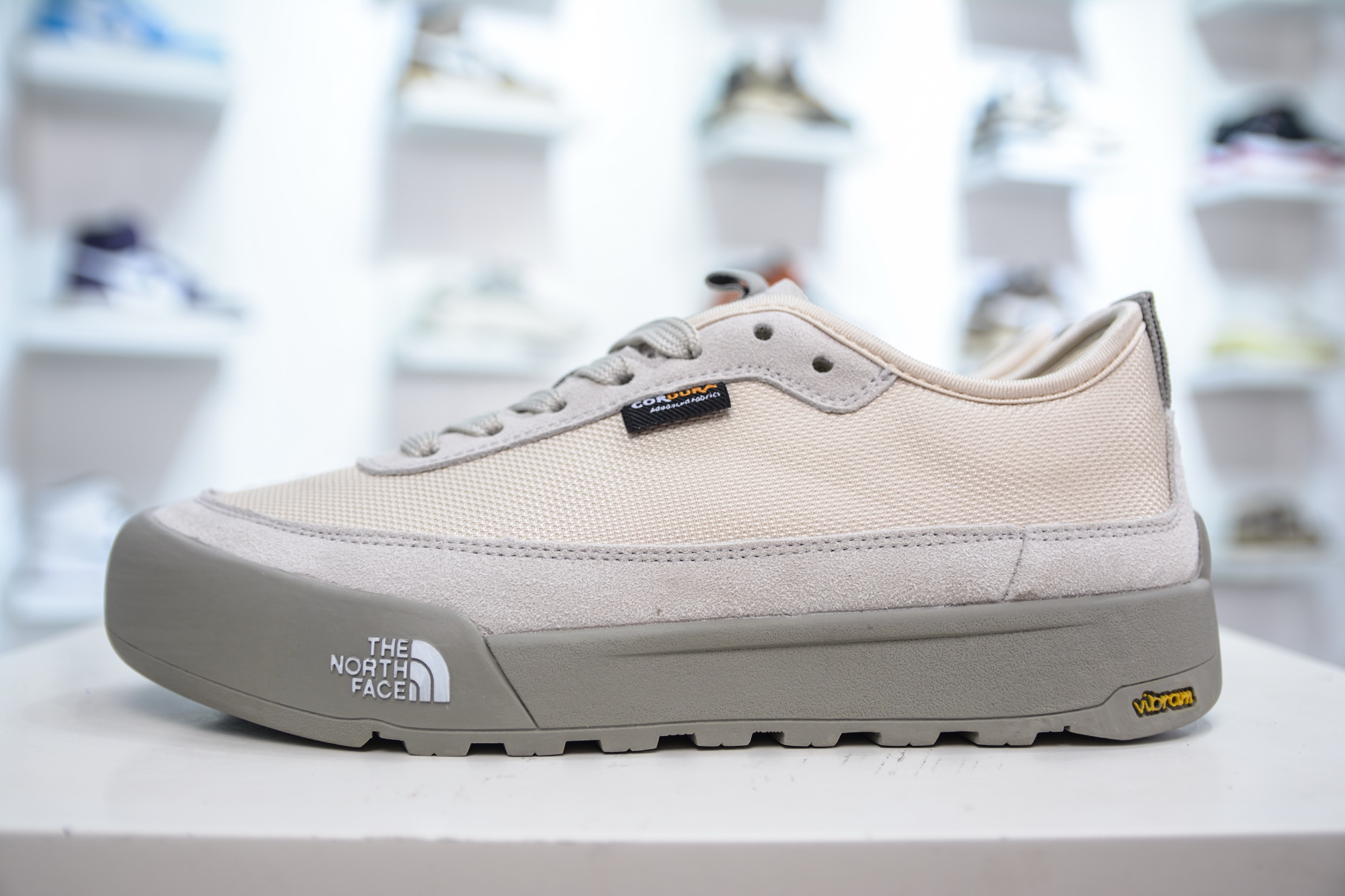 The North Face Clyffe Low Sneaker - Lightweight Hiking & Casual Shoes 2 i1751127833019 3559 0 0