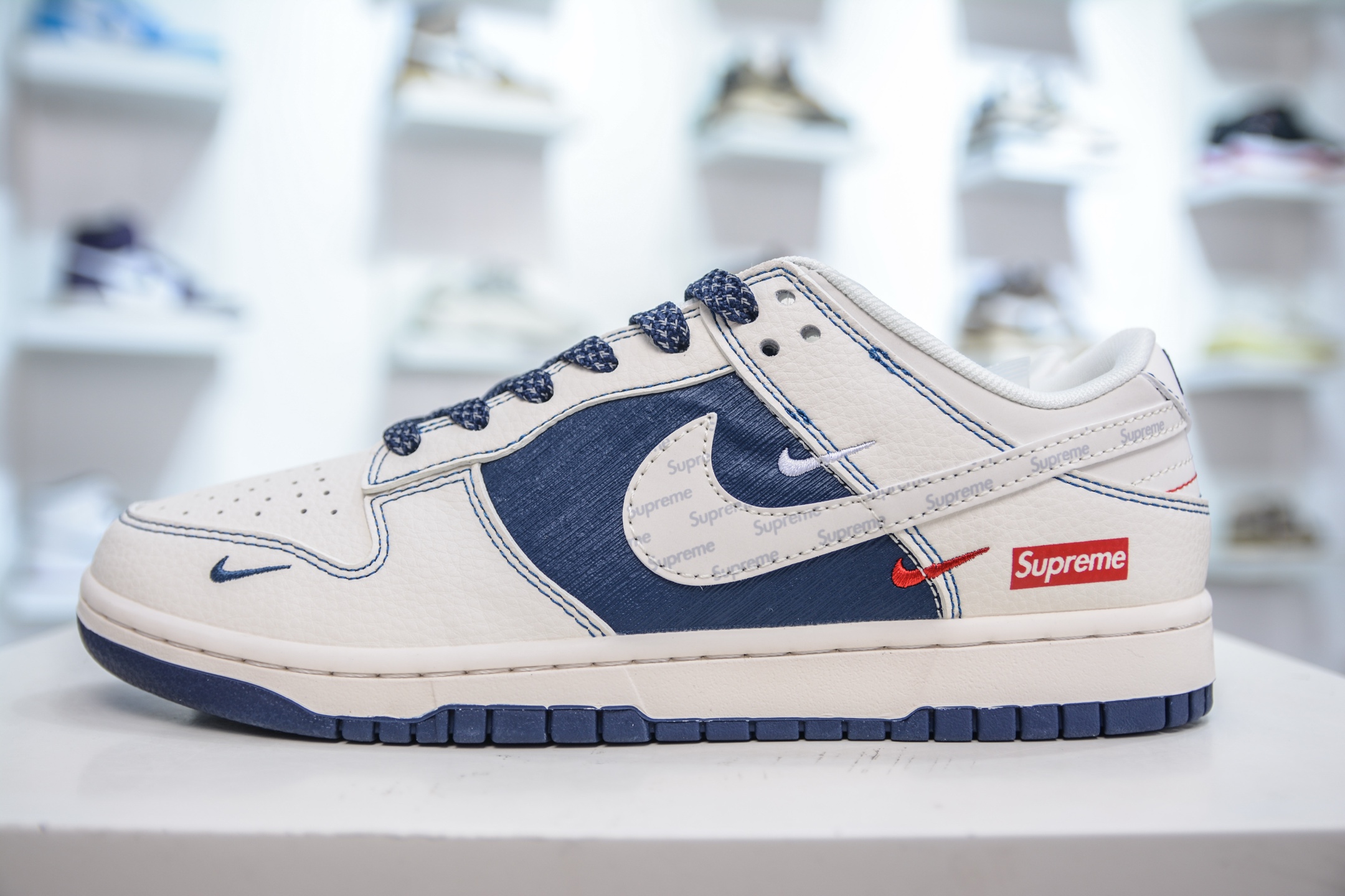 Nike SB Dunk Low x Supreme Collab - Cream/Navy, Premium Leather Sneakers 2 i1751128305629 6552 0 0