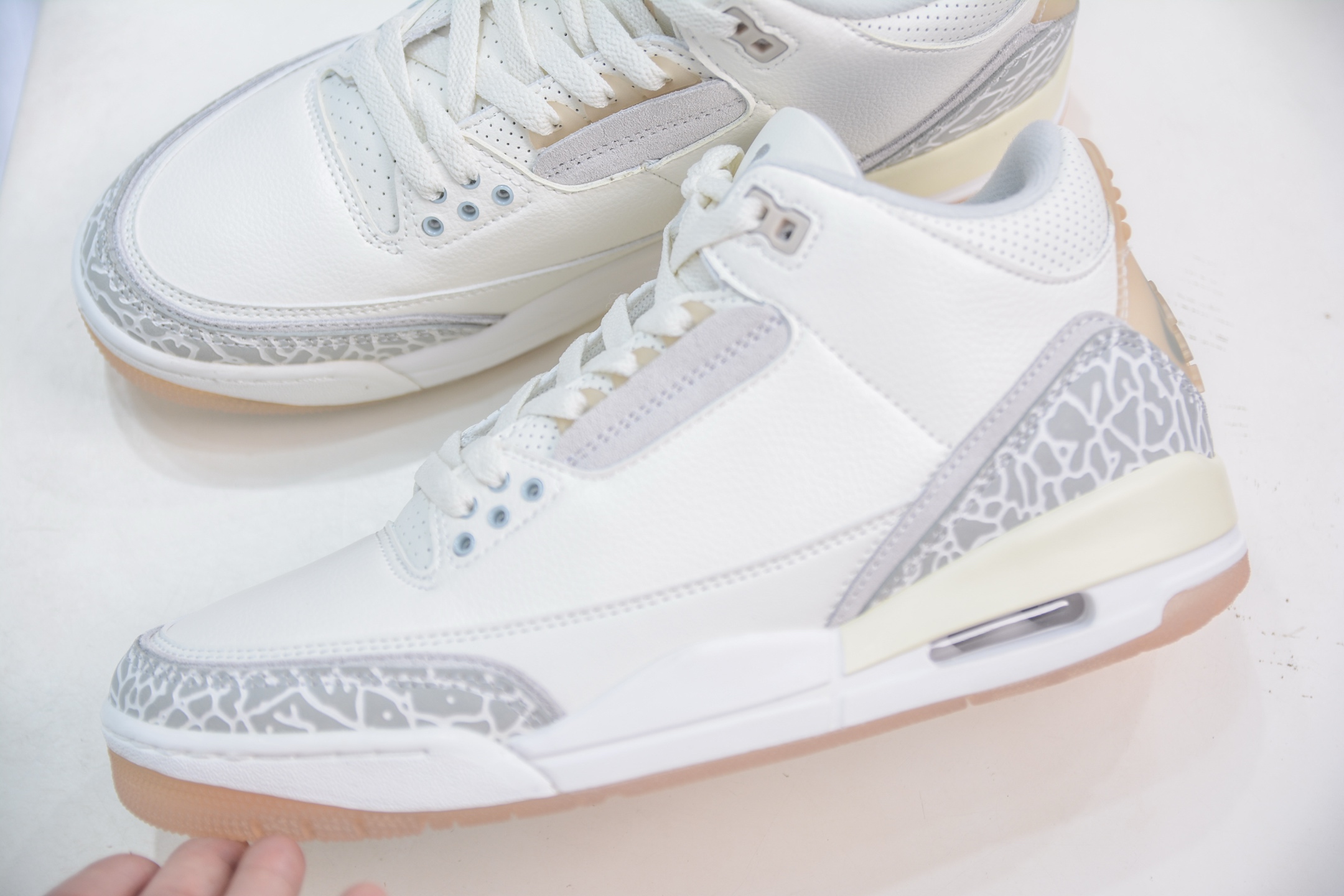 Air Jordan 3 Craft "Ivory" Premium Sneaker with Air Sole Cushioning 8 i1751128765238 2035 0 6
