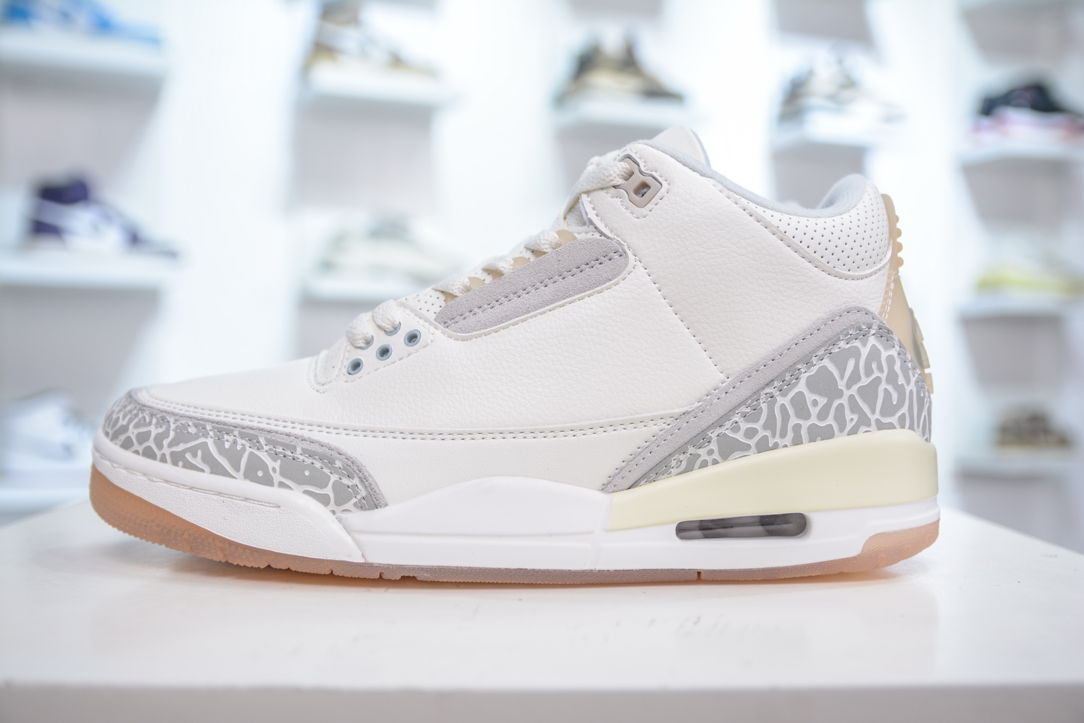 Air Jordan 3 Craft "Ivory" Premium Sneaker with Air Sole Cushioning 2 i1751128766349 1111 0 0
