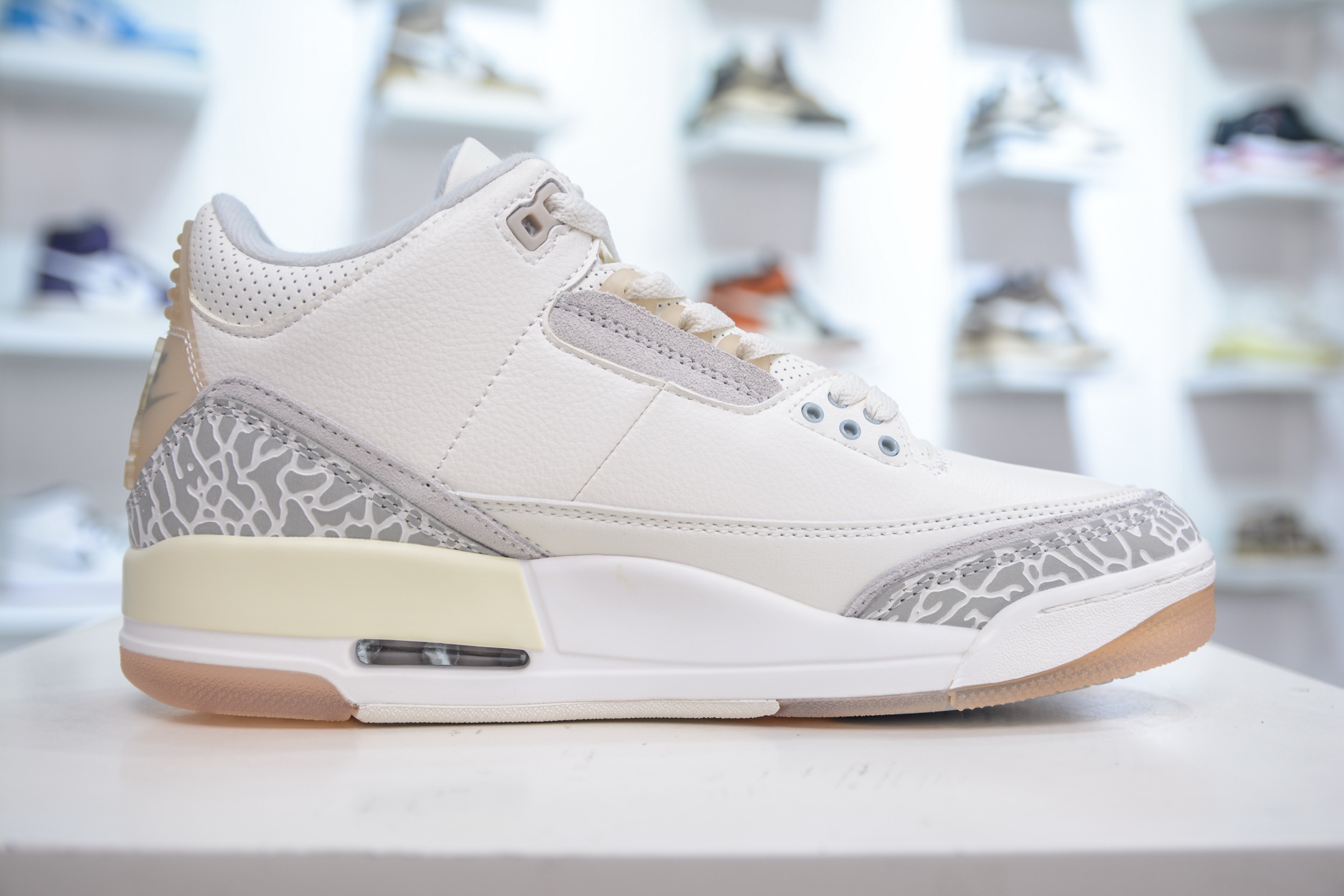 Air Jordan 3 Craft "Ivory" Premium Sneaker with Air Sole Cushioning 4 i1751128766371 923 0 2
