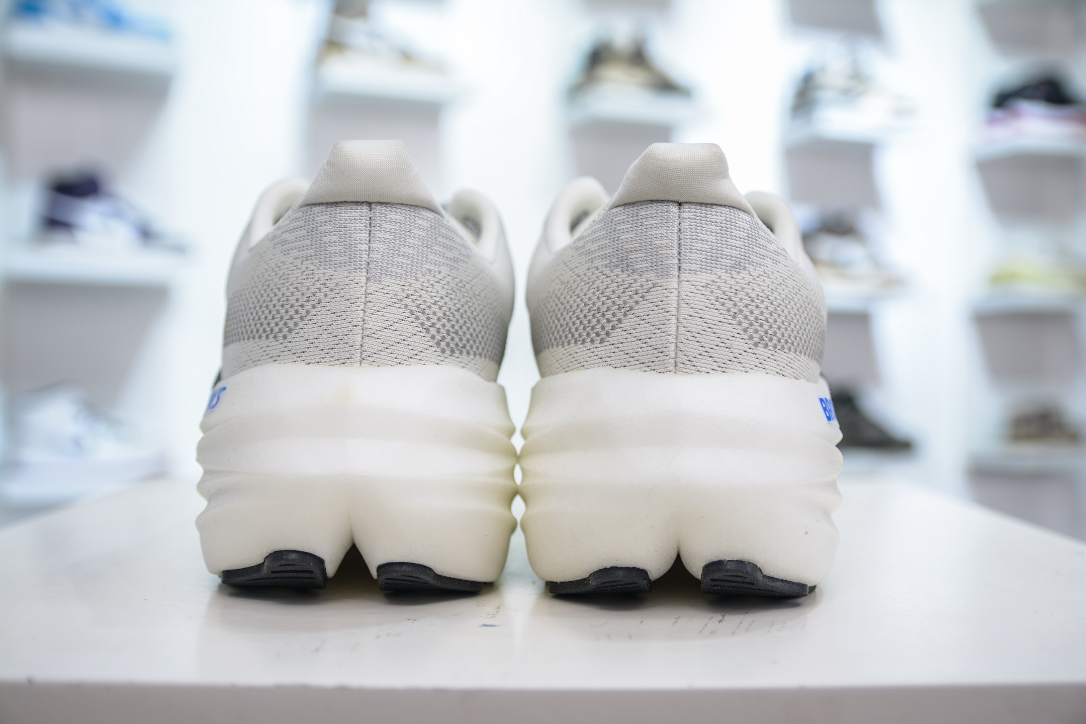 180 Brooks布鲁克斯 Glycerin max 舒适简约防滑耐磨低帮跑步鞋 1101171D099-Chinese UA Cheap High Quatity Brand Clothes Bags handbags Sneakers wholesale wholesaler seller from China Factory suppliers Fashion Clothing Shoes best Quality Beautiful Price 180 Brooks布鲁克斯 Glycerin max 舒适简约防滑耐磨低帮跑步鞋 1101171D099