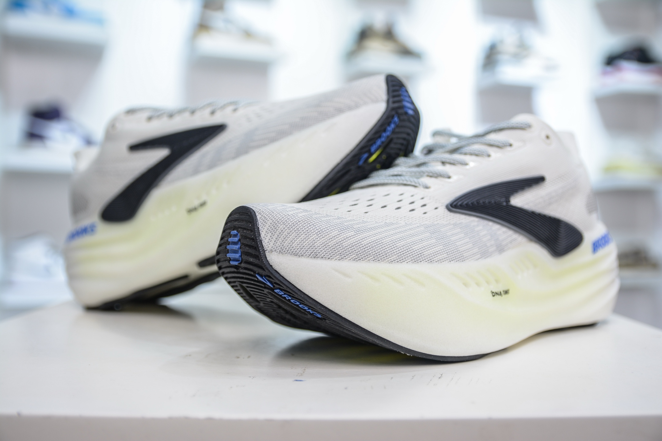 180 Brooks布鲁克斯 Glycerin max 舒适简约防滑耐磨低帮跑步鞋 1101171D099-Chinese UA Cheap High Quatity Brand Clothes Bags handbags Sneakers wholesale wholesaler seller from China Factory suppliers Fashion Clothing Shoes best Quality Beautiful Price 180 Brooks布鲁克斯 Glycerin max 舒适简约防滑耐磨低帮跑步鞋 1101171D099