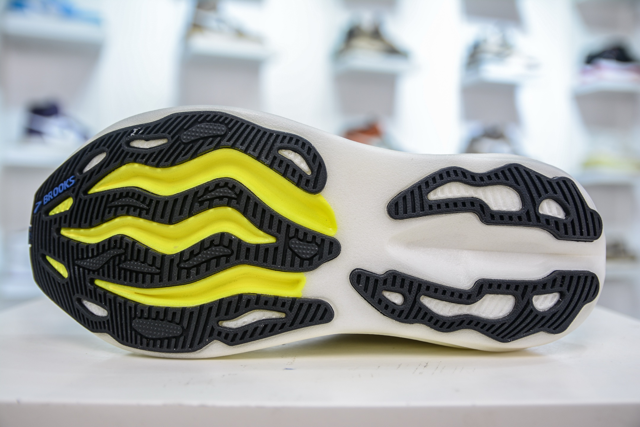 180 Brooks布鲁克斯 Glycerin max 舒适简约防滑耐磨低帮跑步鞋 1101171D099-Chinese UA Cheap High Quatity Brand Clothes Bags handbags Sneakers wholesale wholesaler seller from China Factory suppliers Fashion Clothing Shoes best Quality Beautiful Price 180 Brooks布鲁克斯 Glycerin max 舒适简约防滑耐磨低帮跑步鞋 1101171D099