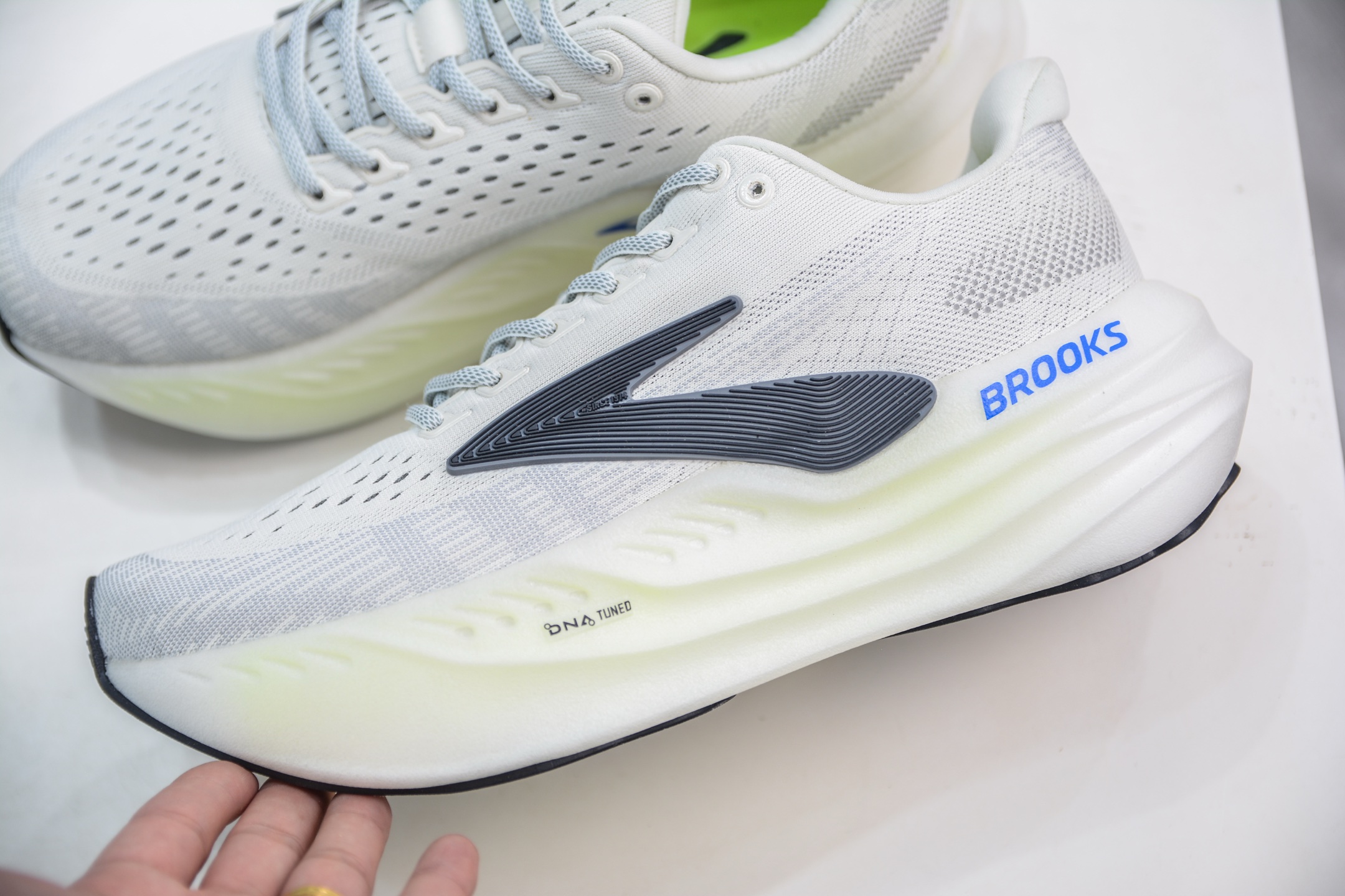 180 Brooks布鲁克斯 Glycerin max 舒适简约防滑耐磨低帮跑步鞋 1101171D099-Chinese UA Cheap High Quatity Brand Clothes Bags handbags Sneakers wholesale wholesaler seller from China Factory suppliers Fashion Clothing Shoes best Quality Beautiful Price 180 Brooks布鲁克斯 Glycerin max 舒适简约防滑耐磨低帮跑步鞋 1101171D099