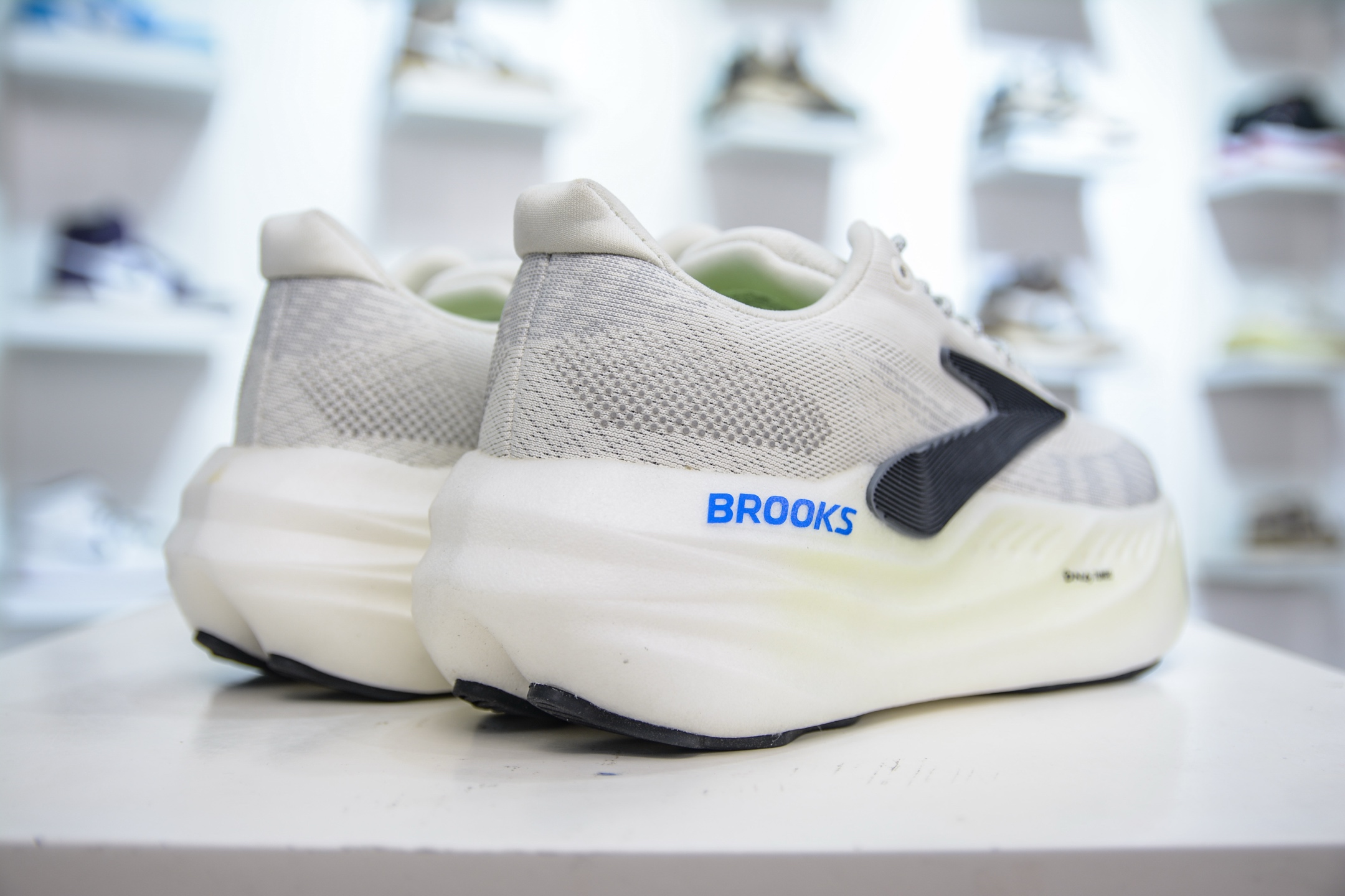 180 Brooks布鲁克斯 Glycerin max 舒适简约防滑耐磨低帮跑步鞋 1101171D099-Chinese UA Cheap High Quatity Brand Clothes Bags handbags Sneakers wholesale wholesaler seller from China Factory suppliers Fashion Clothing Shoes best Quality Beautiful Price 180 Brooks布鲁克斯 Glycerin max 舒适简约防滑耐磨低帮跑步鞋 1101171D099