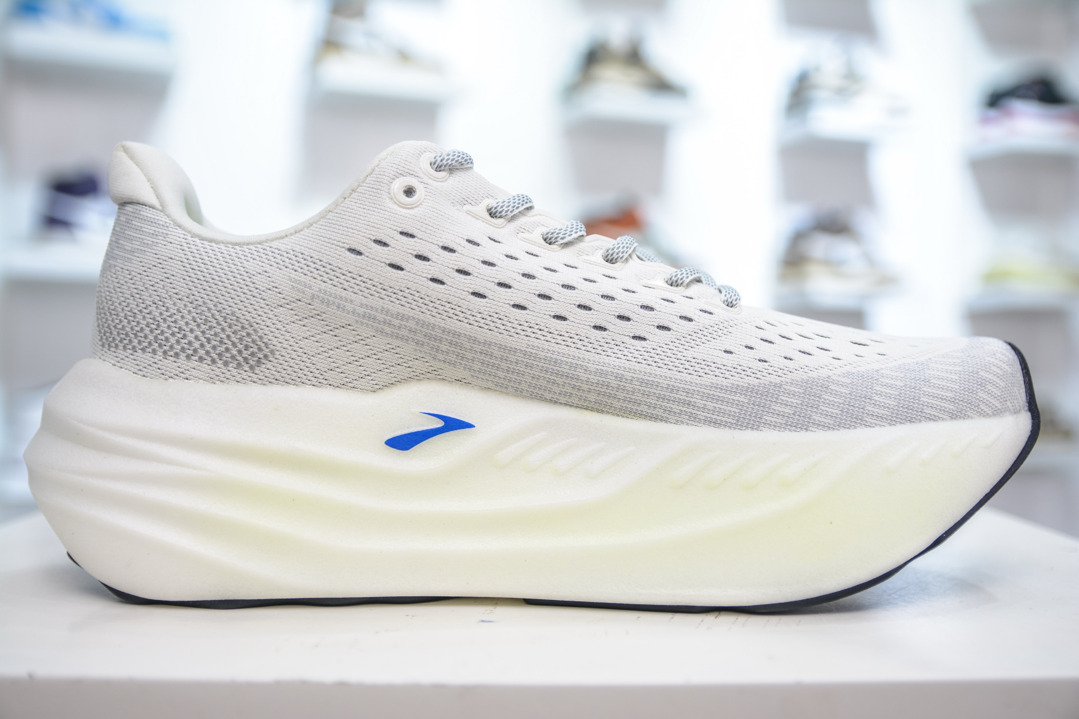 180 Brooks布鲁克斯 Glycerin max 舒适简约防滑耐磨低帮跑步鞋 1101171D099-Chinese UA Cheap High Quatity Brand Clothes Bags handbags Sneakers wholesale wholesaler seller from China Factory suppliers Fashion Clothing Shoes best Quality Beautiful Price 180 Brooks布鲁克斯 Glycerin max 舒适简约防滑耐磨低帮跑步鞋 1101171D099