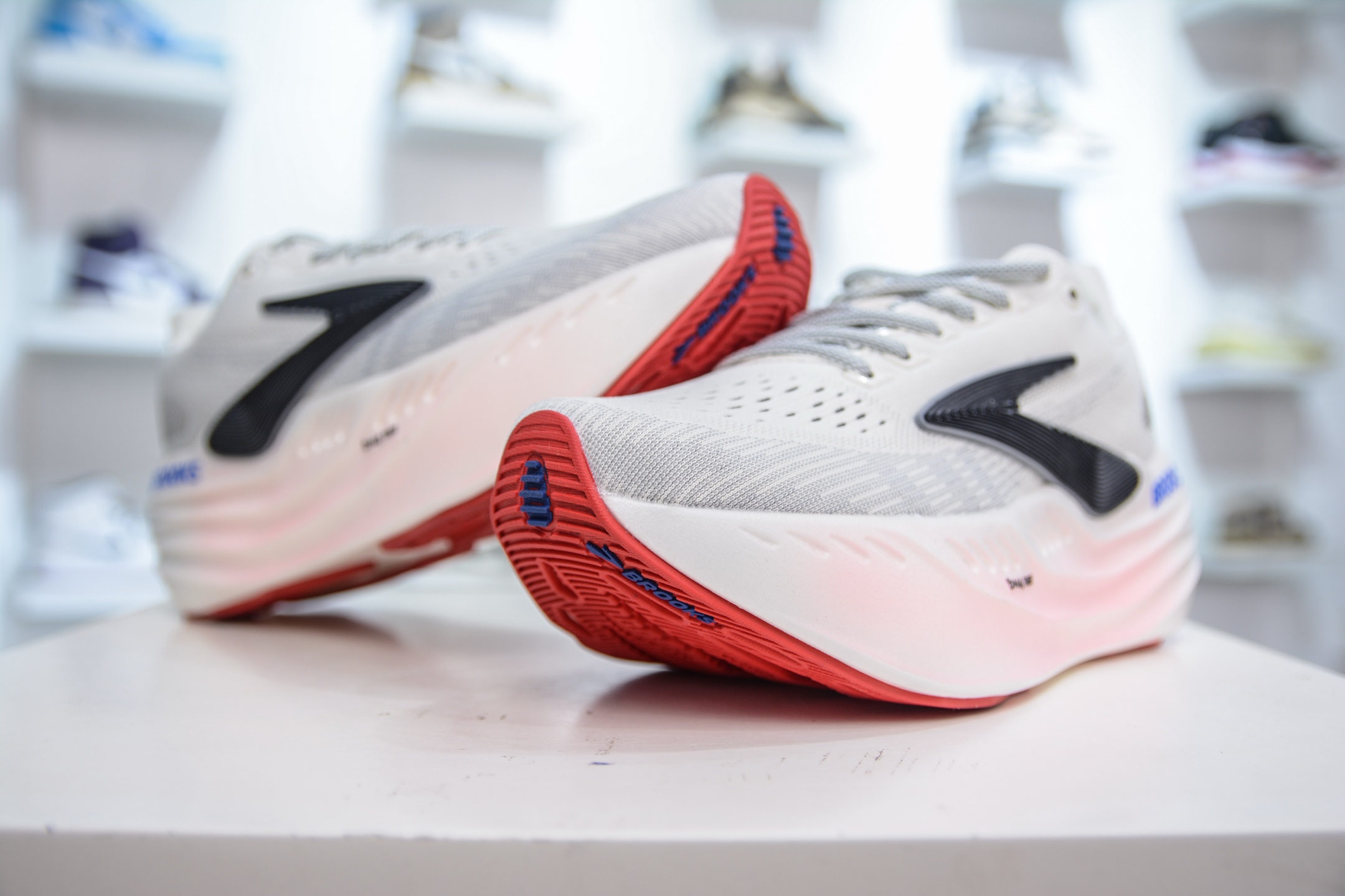 180 Brooks布鲁克斯 Glycerin max 舒适简约防滑耐磨低帮跑步鞋 120436B118-Chinese UA Cheap High Quatity Brand Clothes Bags handbags Sneakers wholesale wholesaler seller from China Factory suppliers Fashion Clothing Shoes best Quality Beautiful Price 180 Brooks布鲁克斯 Glycerin max 舒适简约防滑耐磨低帮跑步鞋 120436B118