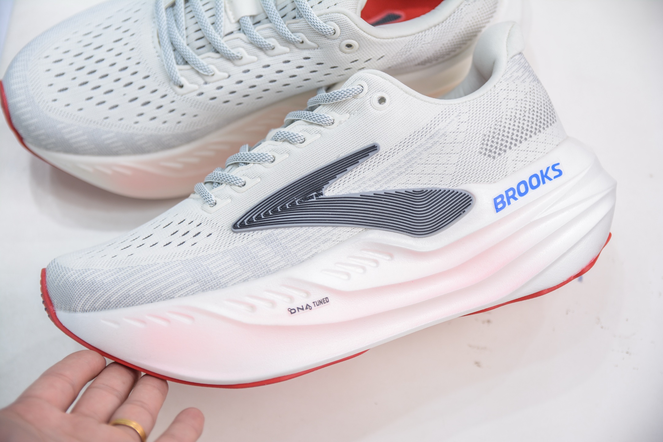 180 Brooks布鲁克斯 Glycerin max 舒适简约防滑耐磨低帮跑步鞋 120436B118-Chinese UA Cheap High Quatity Brand Clothes Bags handbags Sneakers wholesale wholesaler seller from China Factory suppliers Fashion Clothing Shoes best Quality Beautiful Price 180 Brooks布鲁克斯 Glycerin max 舒适简约防滑耐磨低帮跑步鞋 120436B118