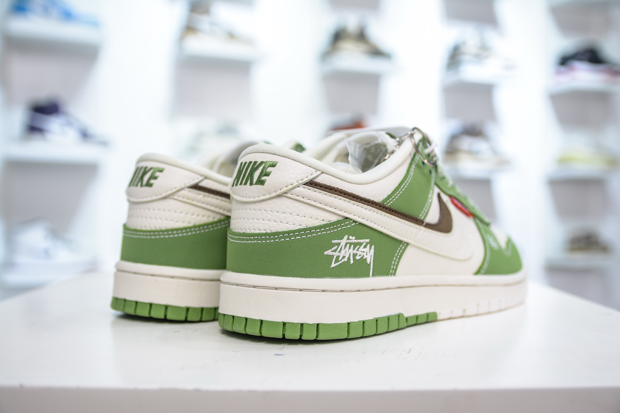 280 Nike SB Dunk Low x Stussy 斯图西联名-绿白棕双钩 LW1818-120-Chinese UA Cheap High Quatity Brand Clothes Bags handbags Sneakers wholesale wholesaler seller from China Factory suppliers Fashion Clothing Shoes best Quality Beautiful Price 280 Nike SB Dunk Low x Stussy 斯图西联名-绿白棕双钩 LW1818-120