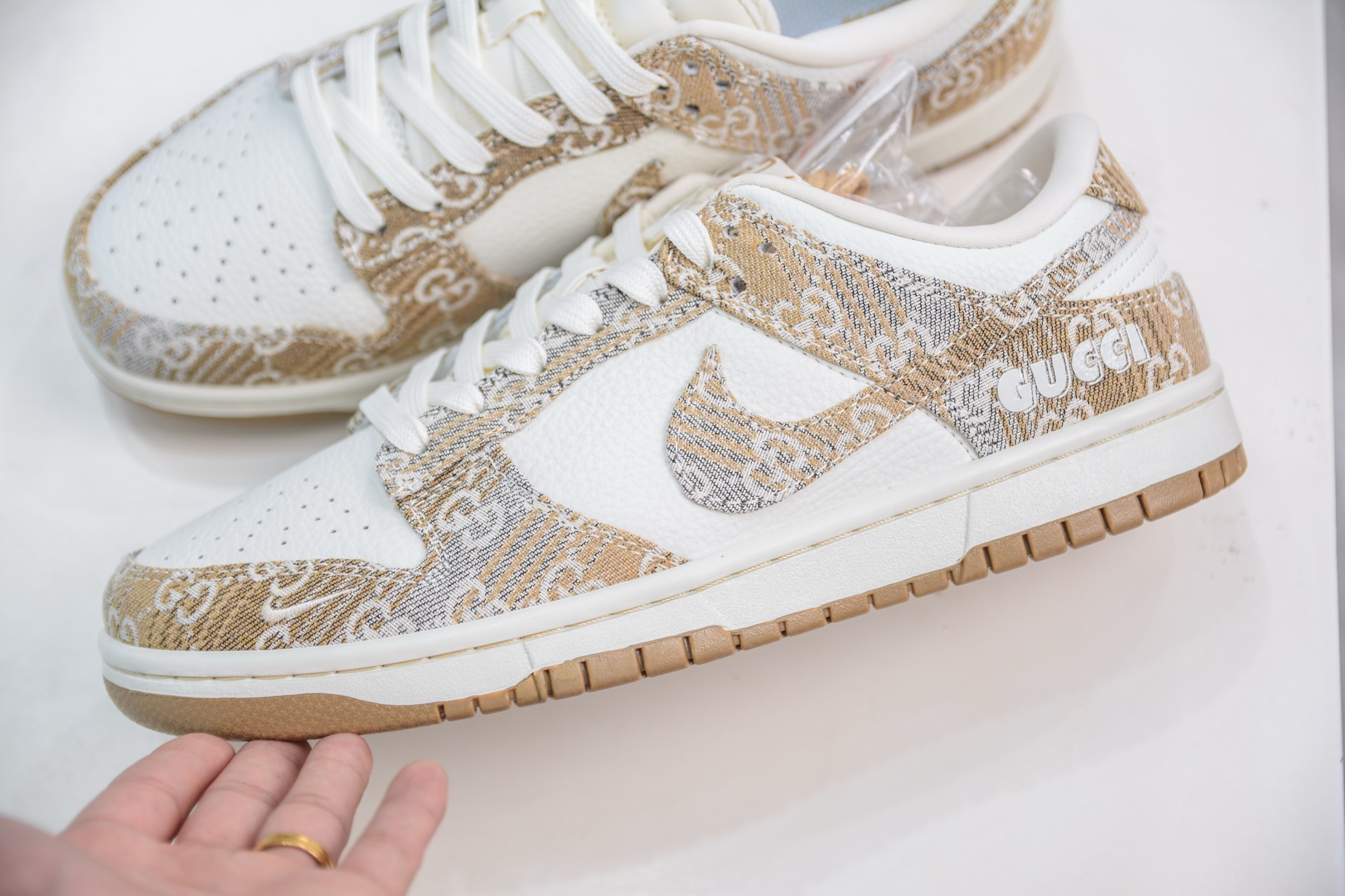 280 Nike SB Dunk Low x GUCCI 古驰联名-白卡其灰牛仔 SC9207-421-Chinese UA Cheap High Quatity Brand Clothes Bags handbags Sneakers wholesale wholesaler seller from China Factory suppliers Fashion Clothing Shoes best Quality Beautiful Price 280 Nike SB Dunk Low x GUCCI 古驰联名-白卡其灰牛仔 SC9207-421