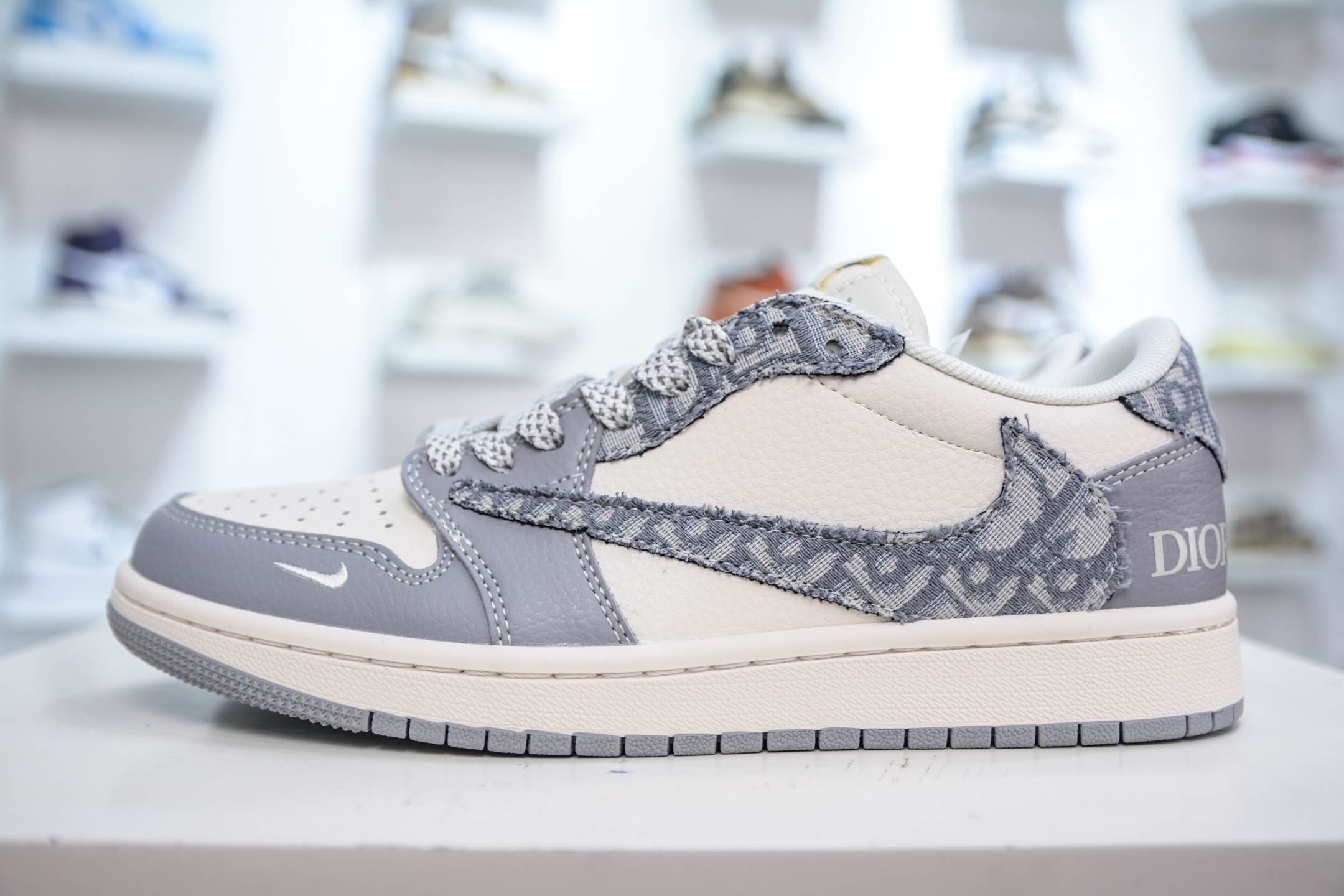 270 TS x Air Jordan AJ1 Low x DIOR 迪奥联名-白灰字母印花勾 倒钩低帮联名 XS7089-612