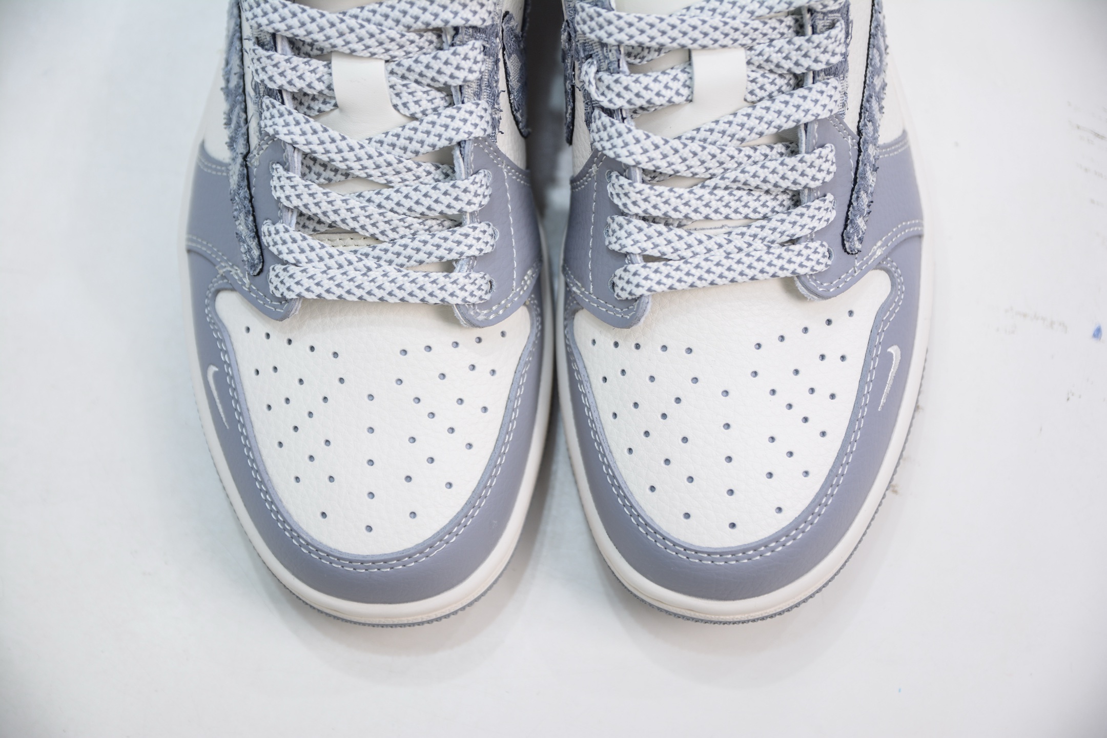 270 TS x Air Jordan AJ1 Low x DIOR 迪奥联名-白灰字母印花勾 倒钩低帮联名 XS7089-612
