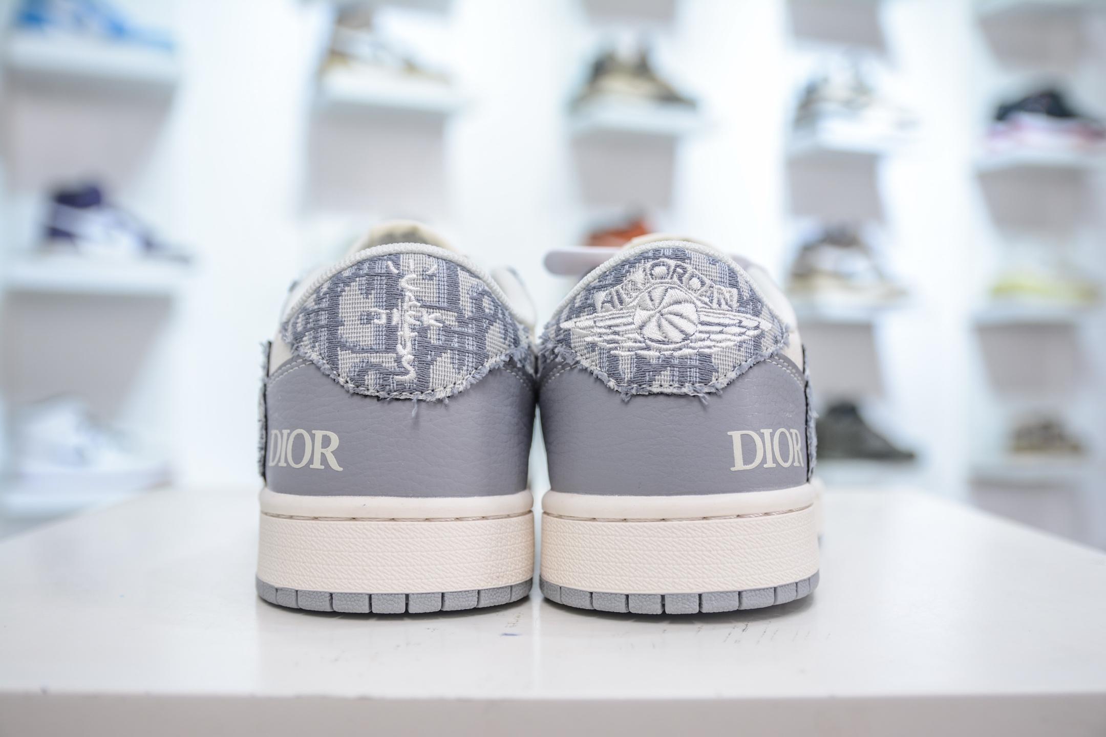270 TS x Air Jordan AJ1 Low x DIOR 迪奥联名-白灰字母印花勾 倒钩低帮联名 XS7089-612