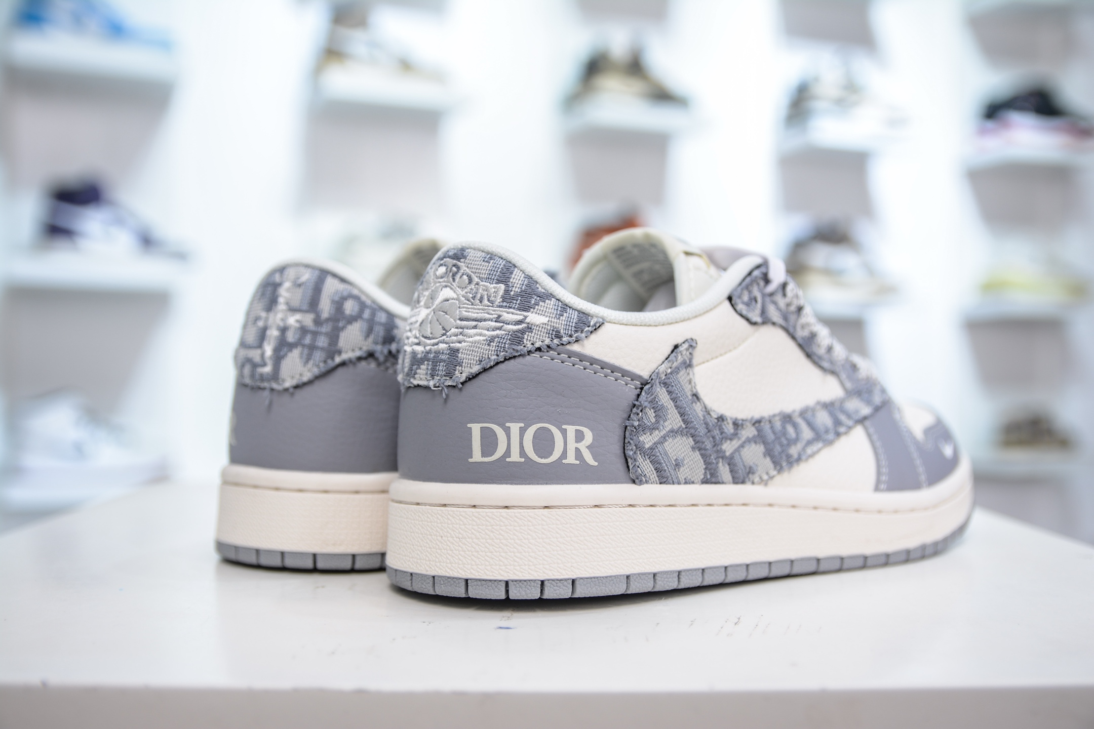 270 TS x Air Jordan AJ1 Low x DIOR 迪奥联名-白灰字母印花勾 倒钩低帮联名 XS7089-612