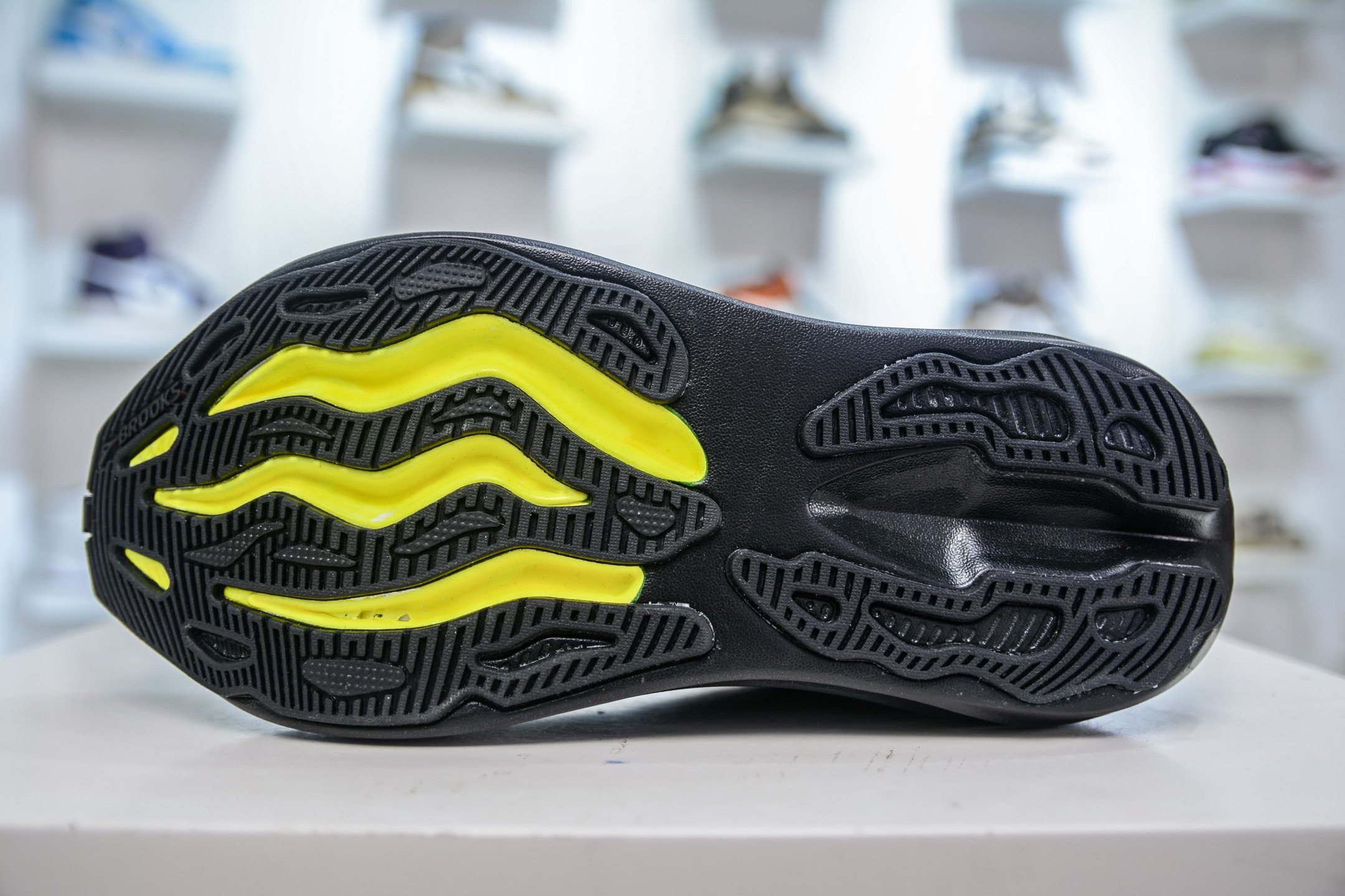 180 Brooks布鲁克斯 Glycerin max 舒适简约防滑耐磨低帮跑步鞋 120436 1B 026-Chinese UA Cheap High Quatity Brand Clothes Bags handbags Sneakers wholesale wholesaler seller from China Factory suppliers Fashion Clothing Shoes best Quality Beautiful Price 180 Brooks布鲁克斯 Glycerin max 舒适简约防滑耐磨低帮跑步鞋 120436 1B 026