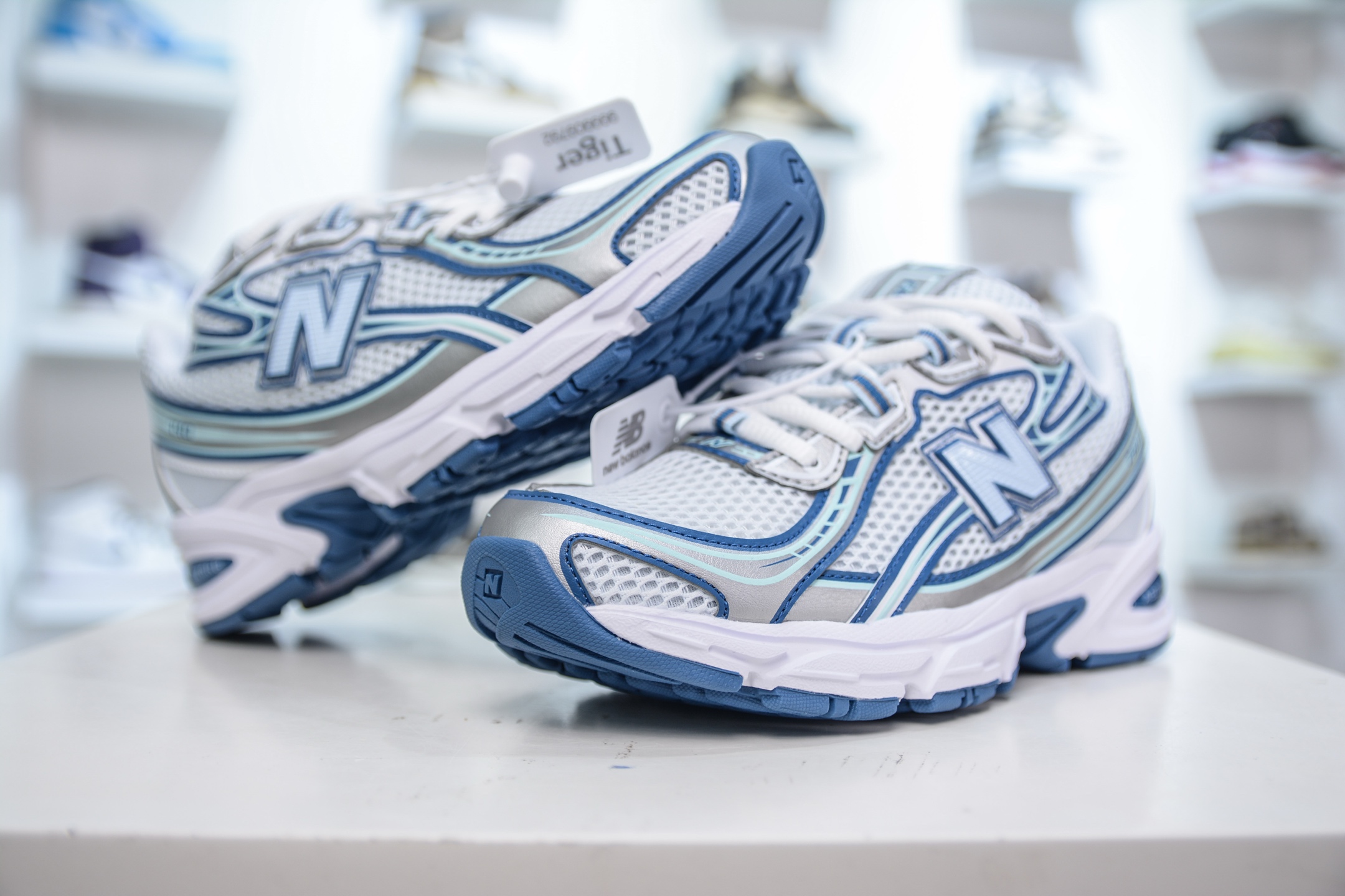 180 优势主推好价 New Balance MR740 NB新百伦系列复古老爹风休闲运动慢跑鞋 U740LB2-Chinese UA Cheap High Quatity Brand Clothes Bags handbags Sneakers wholesale wholesaler seller from China Factory suppliers Fashion Clothing Shoes best Quality Beautiful Price 180 优势主推好价 New Balance MR740 NB新百伦系列复古老爹风休闲运动慢跑鞋 U740LB2