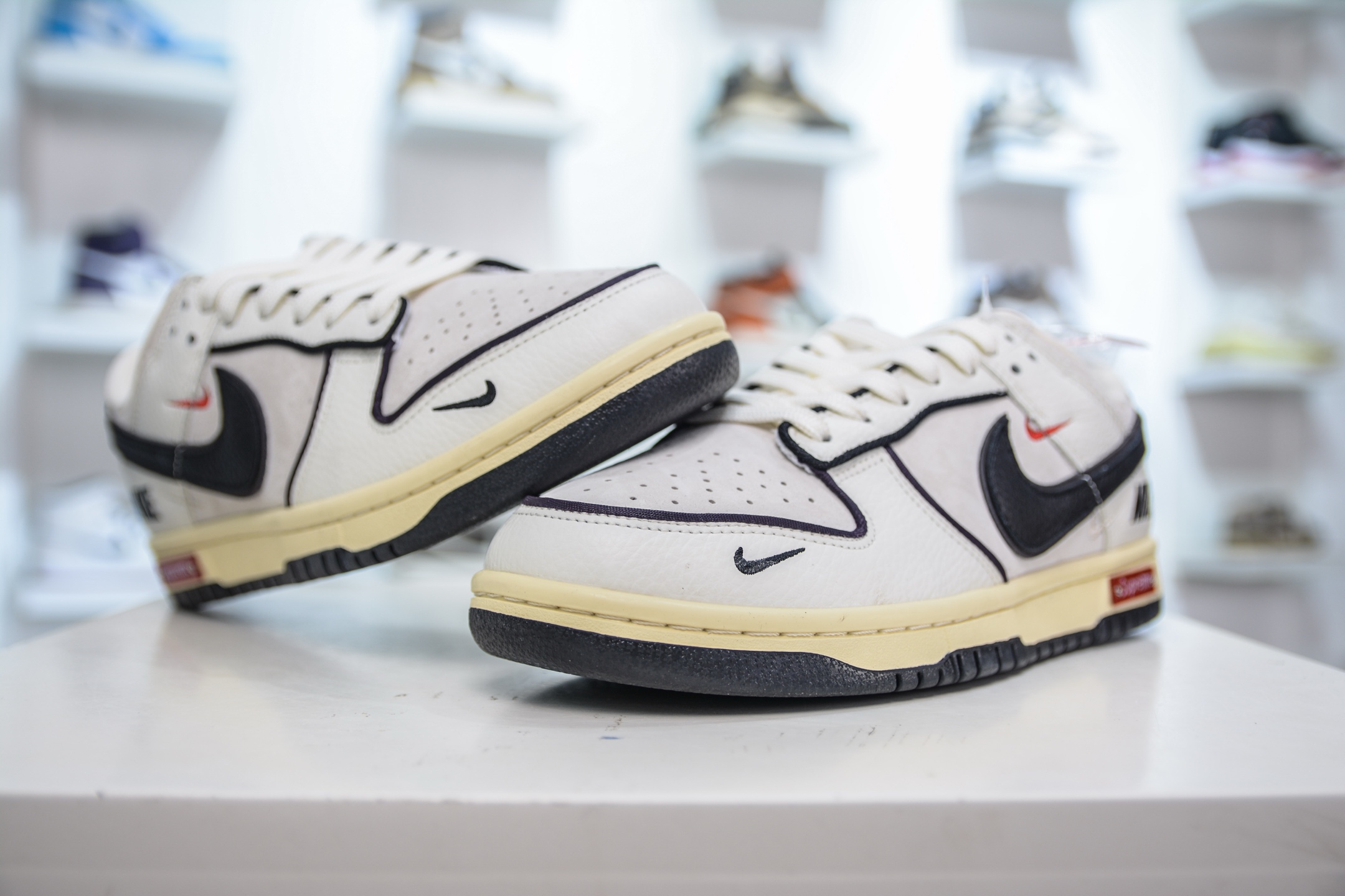 280 优势主推好价 Nike SB Dunk Low x Supreme SUP联名-米白黑 SC9207-409-Chinese UA Cheap High Quatity Brand Clothes Bags handbags Sneakers wholesale wholesaler seller from China Factory suppliers Fashion Clothing Shoes best Quality Beautiful Price 280 优势主推好价 Nike SB Dunk Low x Supreme SUP联名-米白黑 SC9207-409