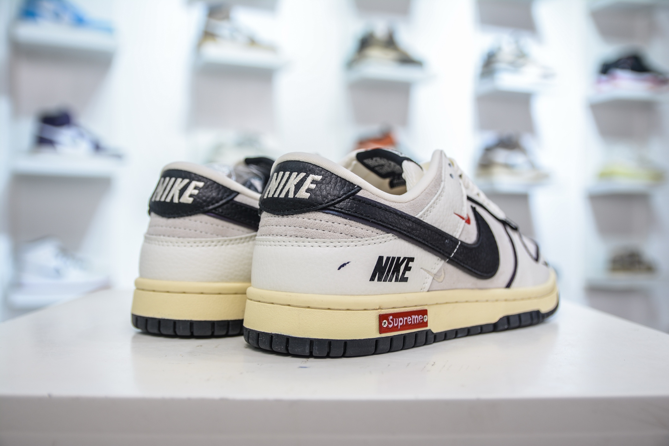 280 优势主推好价 Nike SB Dunk Low x Supreme SUP联名-米白黑 SC9207-409-Chinese UA Cheap High Quatity Brand Clothes Bags handbags Sneakers wholesale wholesaler seller from China Factory suppliers Fashion Clothing Shoes best Quality Beautiful Price 280 优势主推好价 Nike SB Dunk Low x Supreme SUP联名-米白黑 SC9207-409