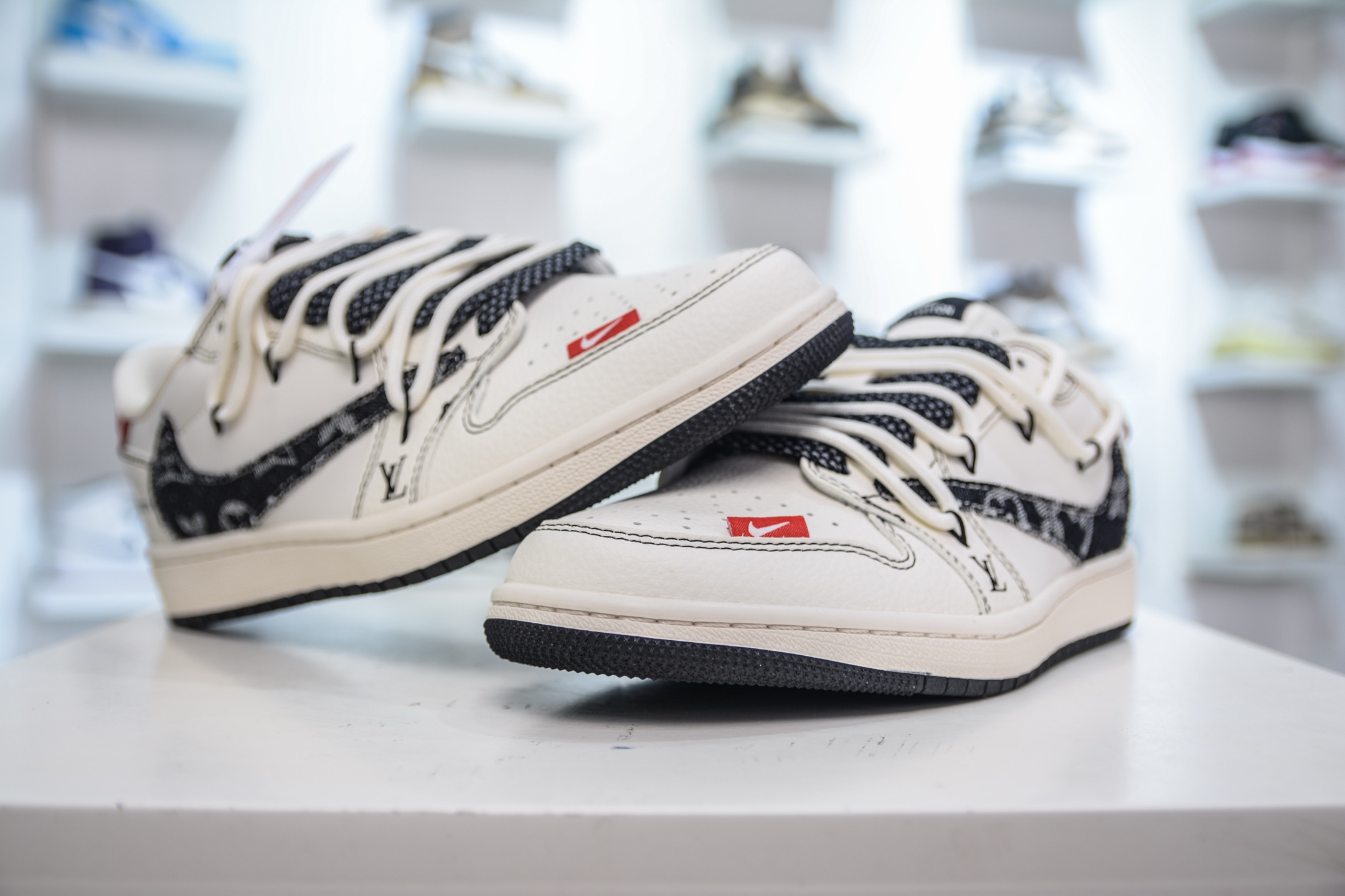 300 Travis Scott x Nike Air Jordan 1 Low X Louis Vuitton LV联名-米白红尾绑带 DM6868-108-Chinese UA Cheap High Quatity Brand Clothes Bags handbags Sneakers wholesale wholesaler seller from China Factory suppliers Fashion Clothing Shoes best Quality Beautiful Price 300 Travis Scott x Nike Air Jordan 1 Low X Louis Vuitton LV联名-米白红尾绑带 DM6868-108