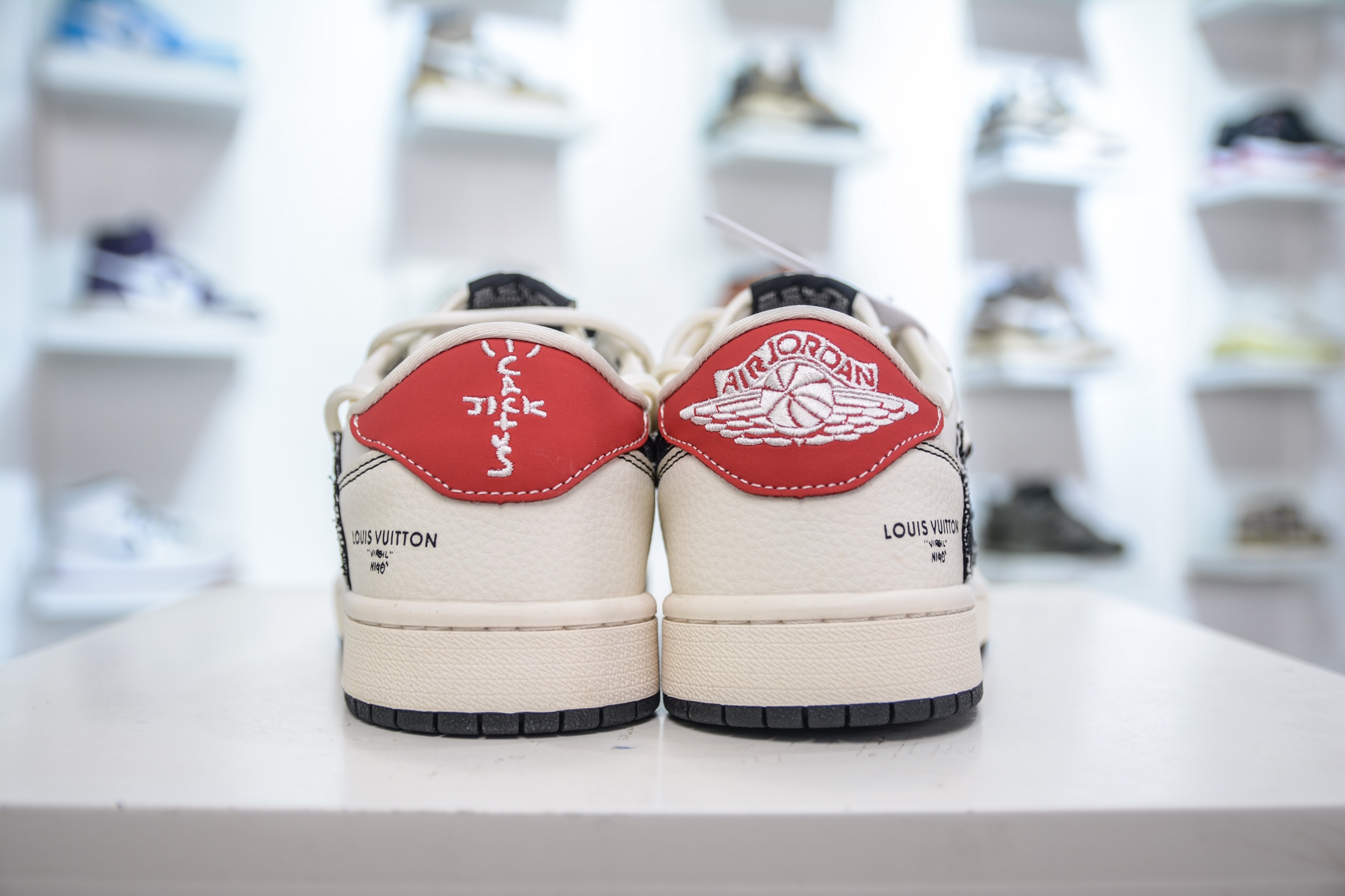 300 Travis Scott x Nike Air Jordan 1 Low X Louis Vuitton LV联名-米白红尾绑带 DM6868-108-Chinese UA Cheap High Quatity Brand Clothes Bags handbags Sneakers wholesale wholesaler seller from China Factory suppliers Fashion Clothing Shoes best Quality Beautiful Price 300 Travis Scott x Nike Air Jordan 1 Low X Louis Vuitton LV联名-米白红尾绑带 DM6868-108