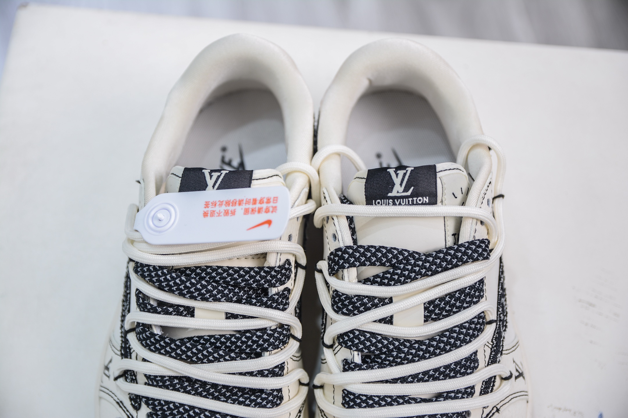 300 Travis Scott x Nike Air Jordan 1 Low X Louis Vuitton LV联名-米白红尾绑带 DM6868-108-Chinese UA Cheap High Quatity Brand Clothes Bags handbags Sneakers wholesale wholesaler seller from China Factory suppliers Fashion Clothing Shoes best Quality Beautiful Price 300 Travis Scott x Nike Air Jordan 1 Low X Louis Vuitton LV联名-米白红尾绑带 DM6868-108