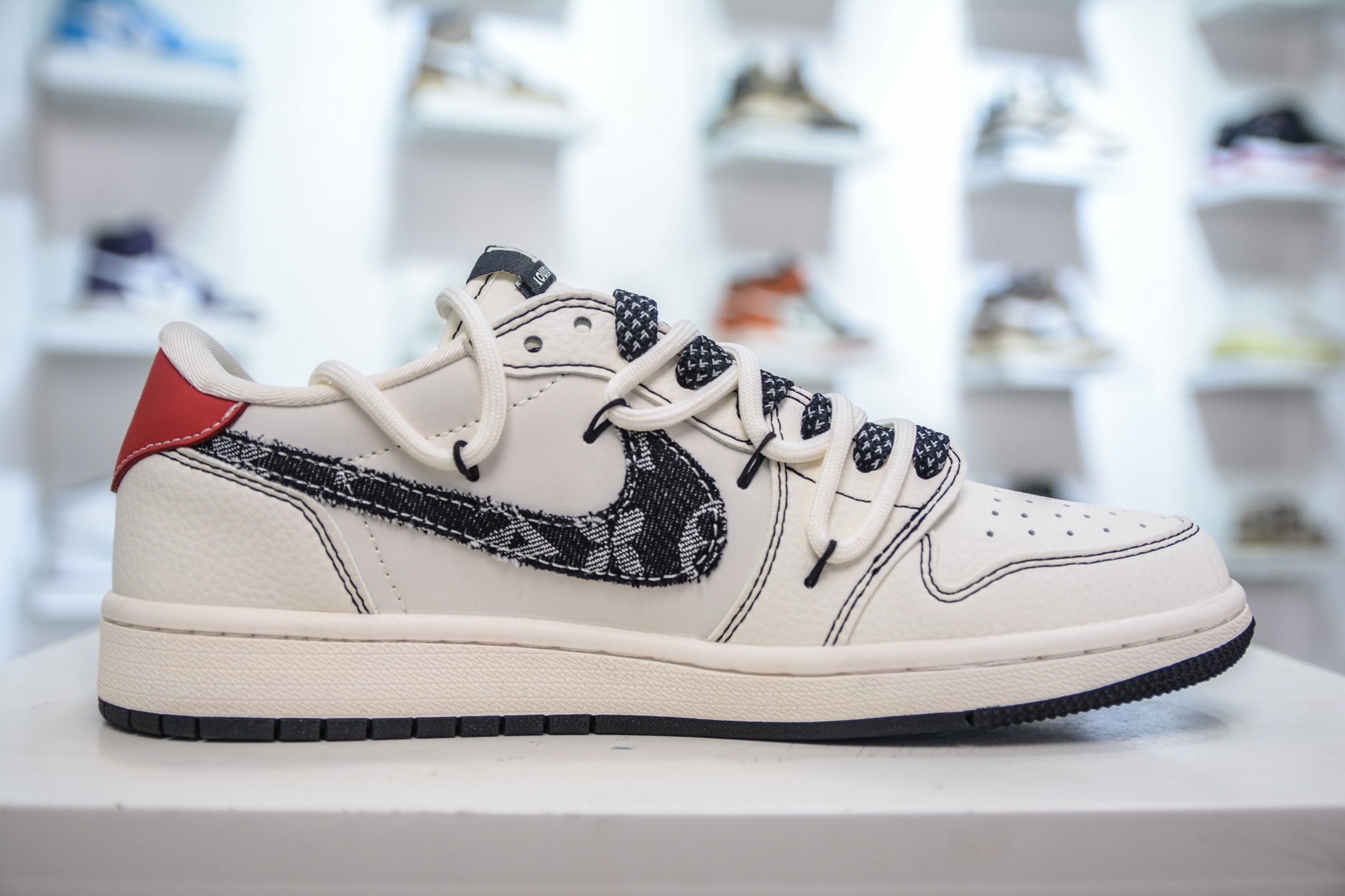 300 Travis Scott x Nike Air Jordan 1 Low X Louis Vuitton LV联名-米白红尾绑带 DM6868-108-Chinese UA Cheap High Quatity Brand Clothes Bags handbags Sneakers wholesale wholesaler seller from China Factory suppliers Fashion Clothing Shoes best Quality Beautiful Price 300 Travis Scott x Nike Air Jordan 1 Low X Louis Vuitton LV联名-米白红尾绑带 DM6868-108